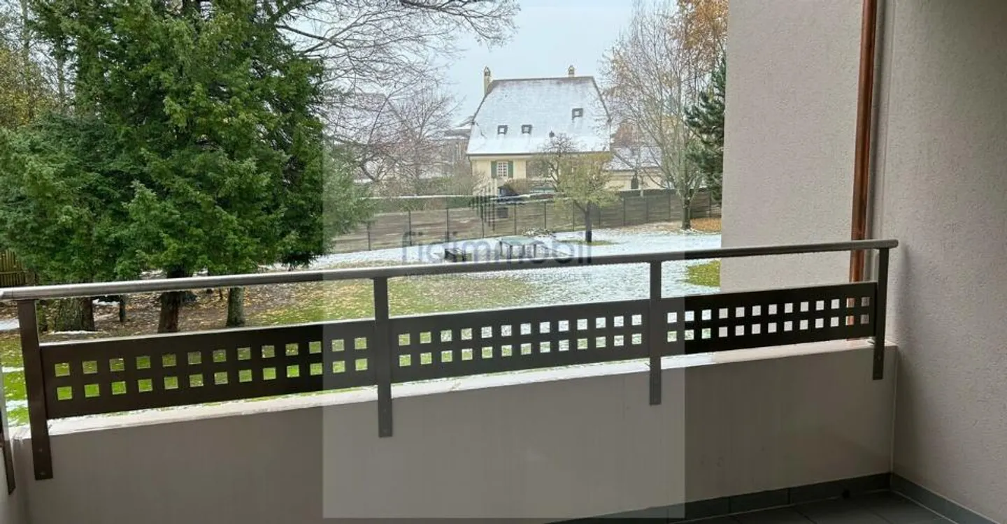 LARGE APARTMENT WITH BALCONY - Photo 7 of 8