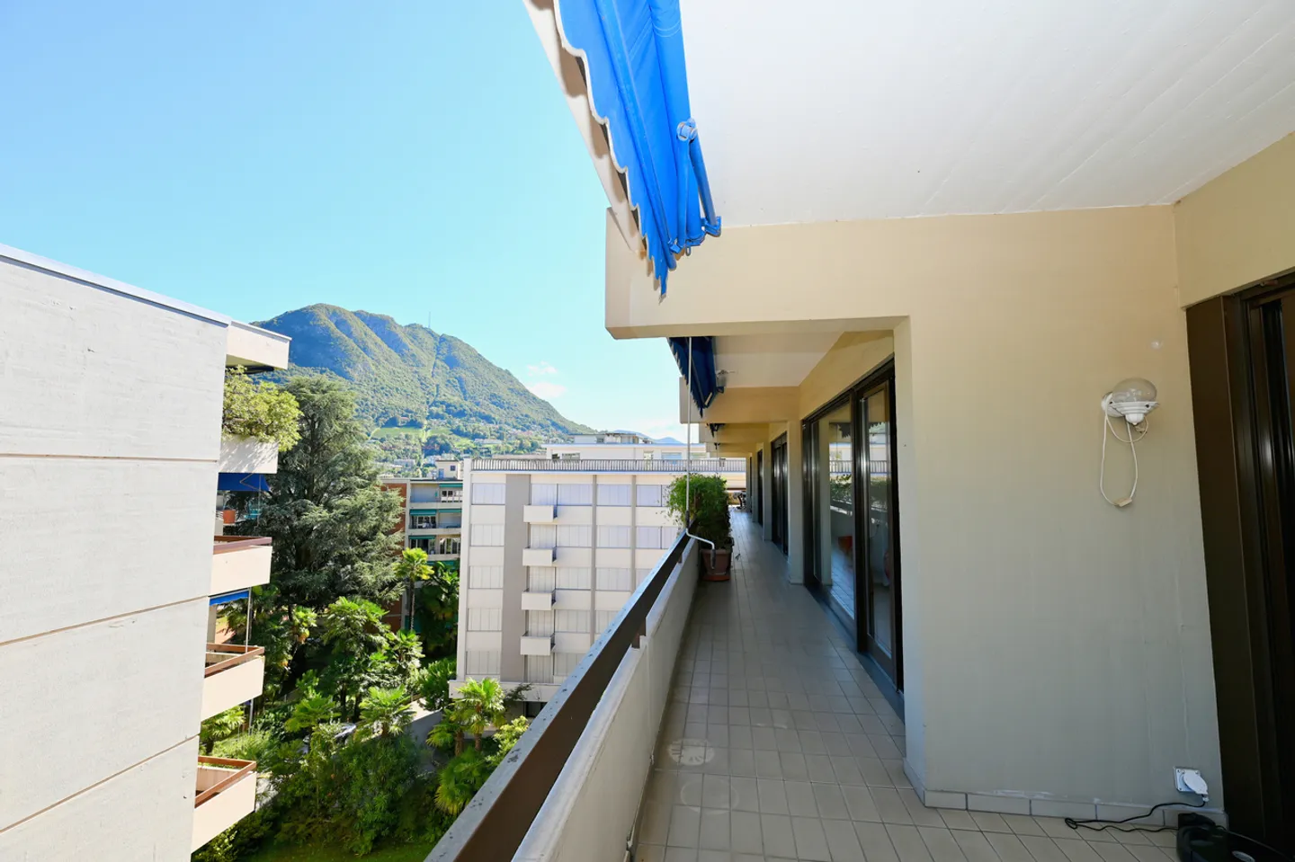 Spazioso Appartamento con Grande Terrazza in Posizione Centrale - Foto 12 di 16