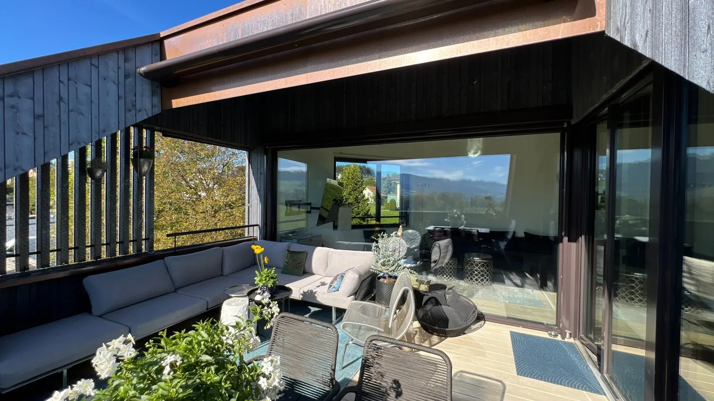 Exclusive 3.5-room penthouse apartment in Mörschwil – barrier-free, modern & with a panoramic view - Photo 3 of 8
