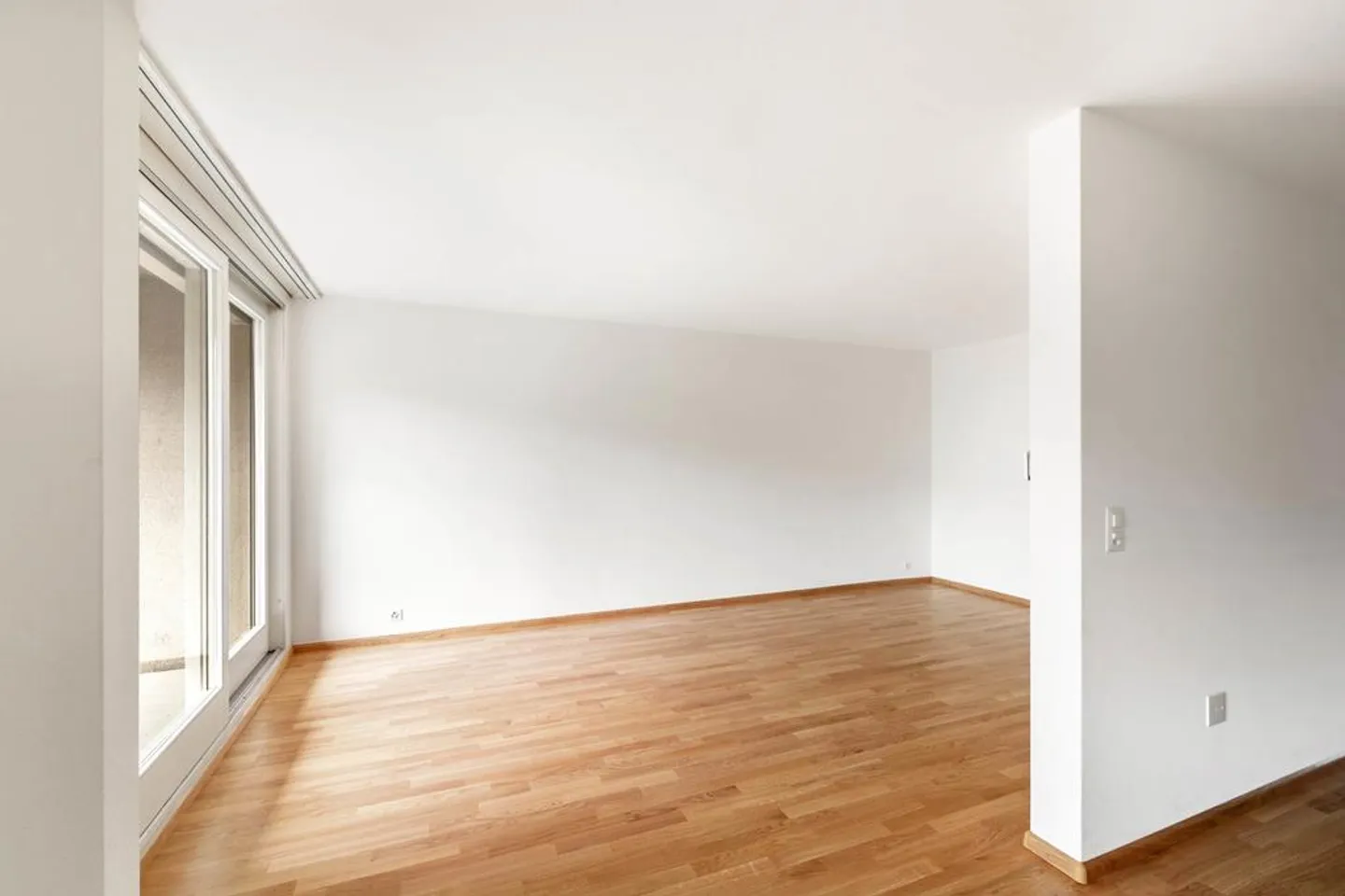 Appartement rénové de 4,5 pièces avec balcon ! - Photo 4 sur 12