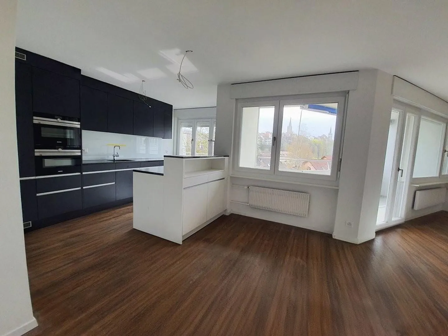 Appartamento moderno di 5 stanze in una posizione da sogno in affitto - Foto 3 di 11