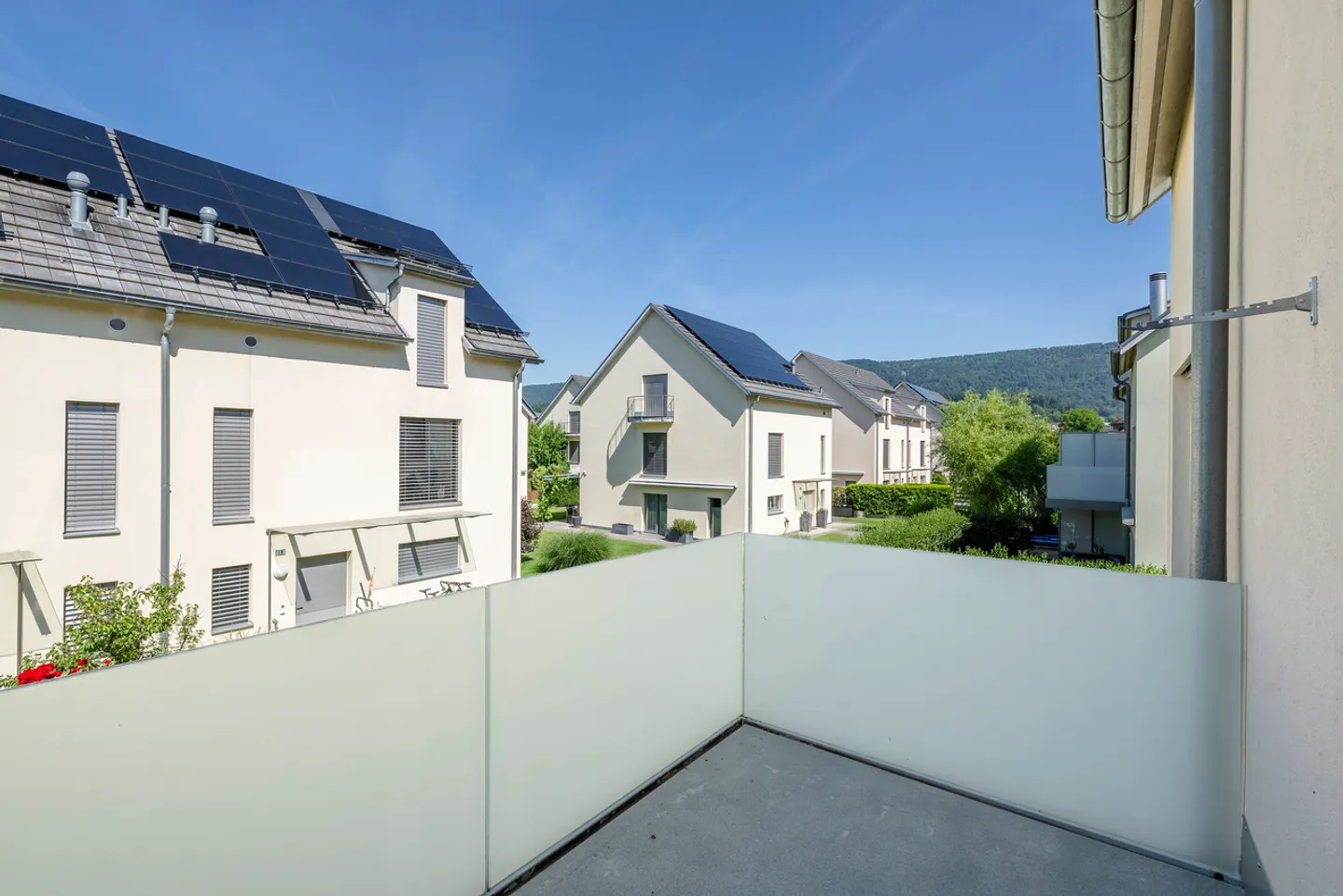Maison jumelée avec jardin privé dans un environnement verdoyant - Photo 10 sur 13