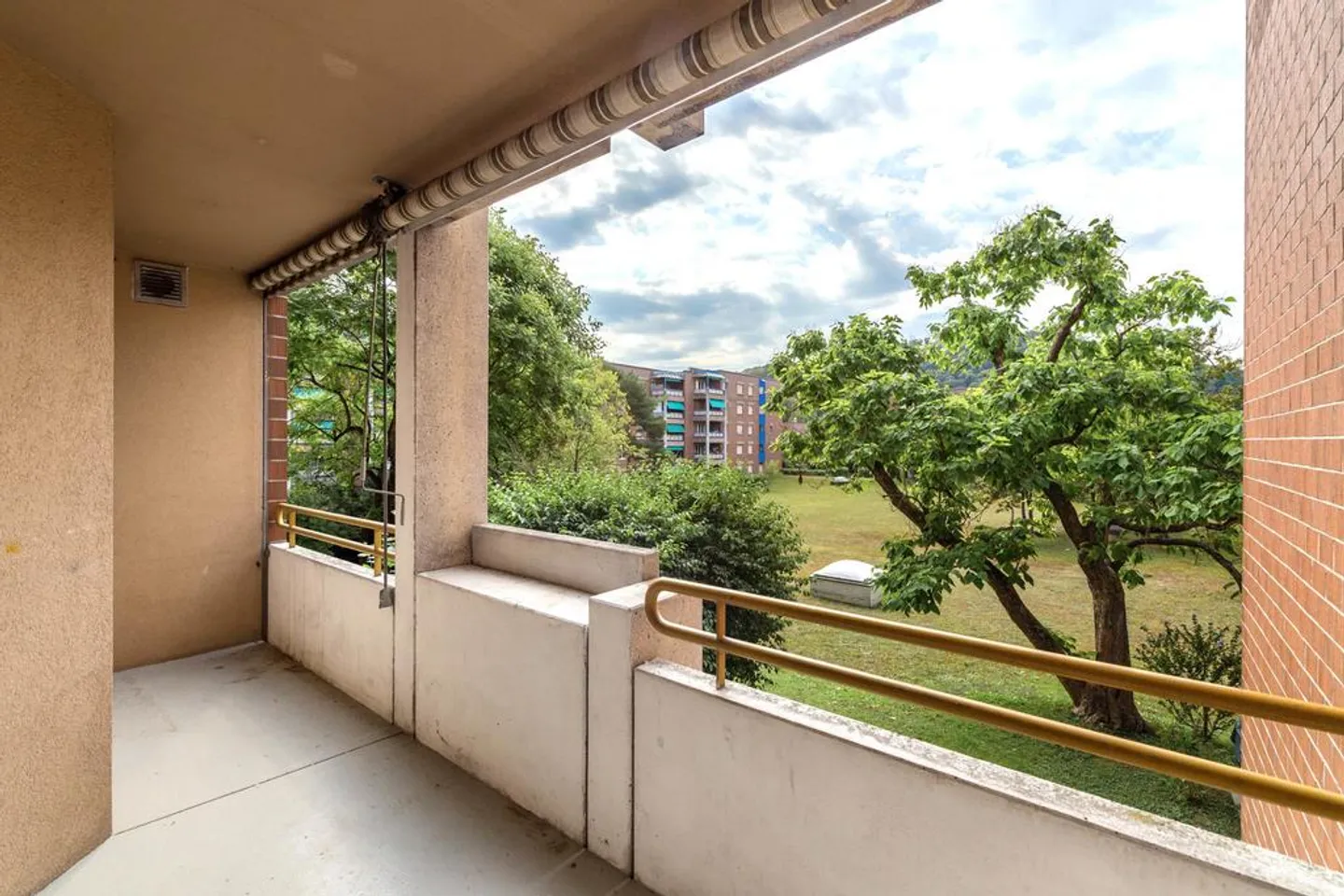 Appartement rénové de 4,5 pièces avec balcon ! - Photo 9 sur 12