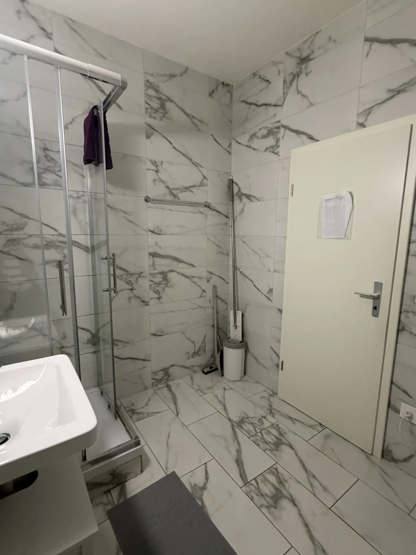 Appartement Studio Entièrement Meublé dans le Centre de Zurich Zone 10 - Photo 8 sur 12