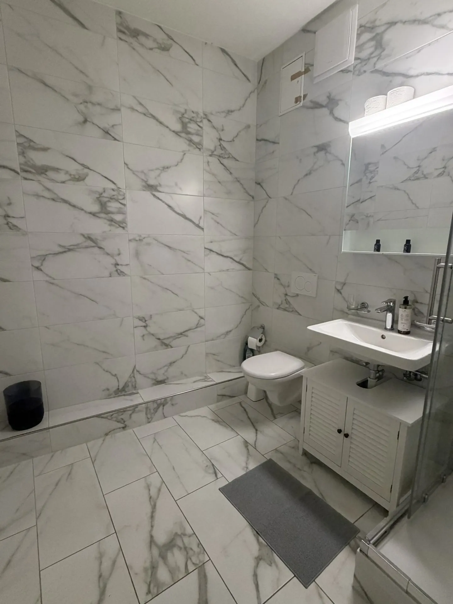 Appartement Studio Entièrement Meublé dans le Centre de Zurich Zone 10 - Photo 9 sur 12