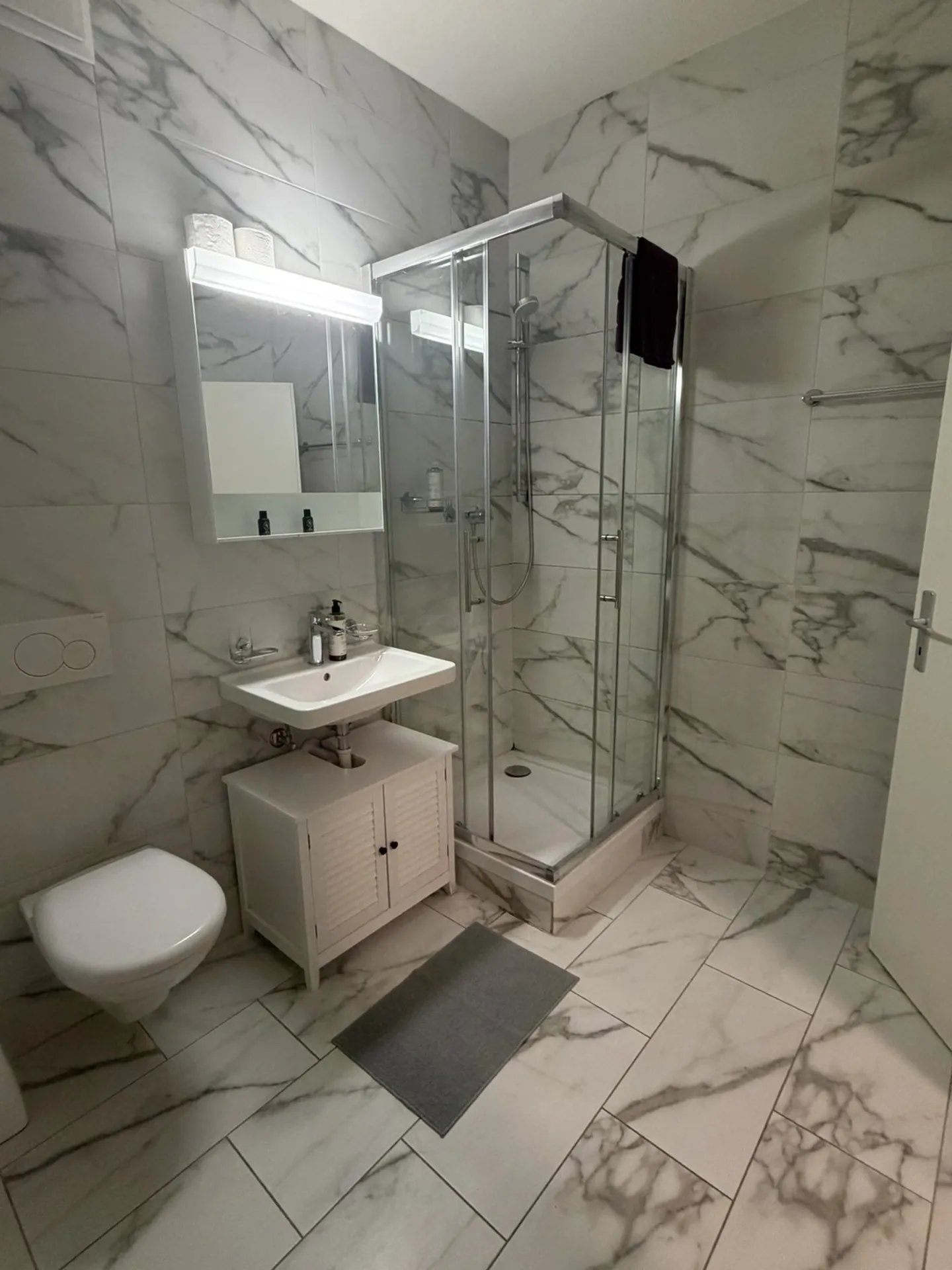 Appartement Studio Entièrement Meublé dans le Centre de Zurich Zone 10 - Photo 7 sur 12