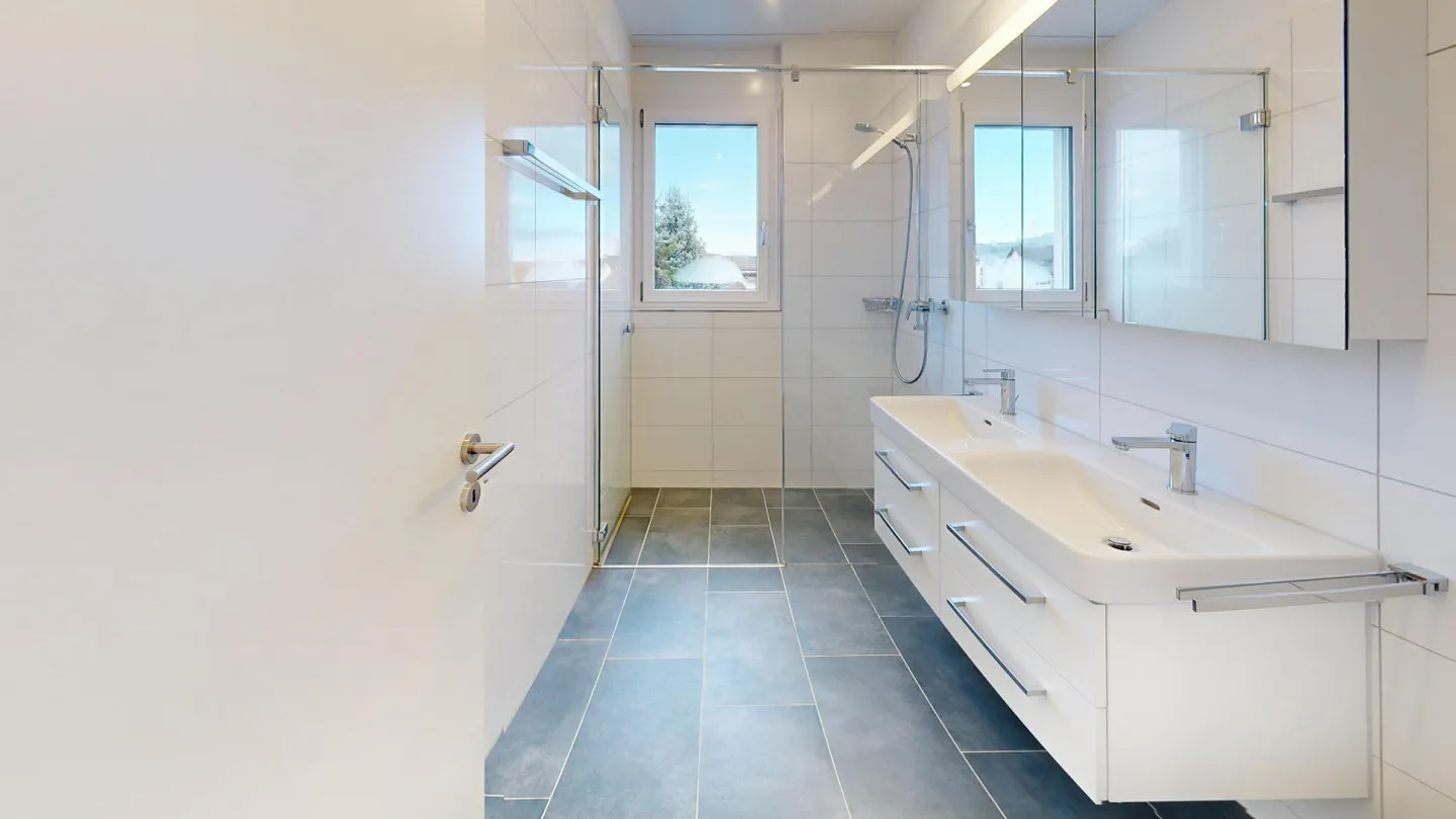 Appartement moderne de 3,5 pièces avec deux terrasses sur le toit - Photo 5 sur 7