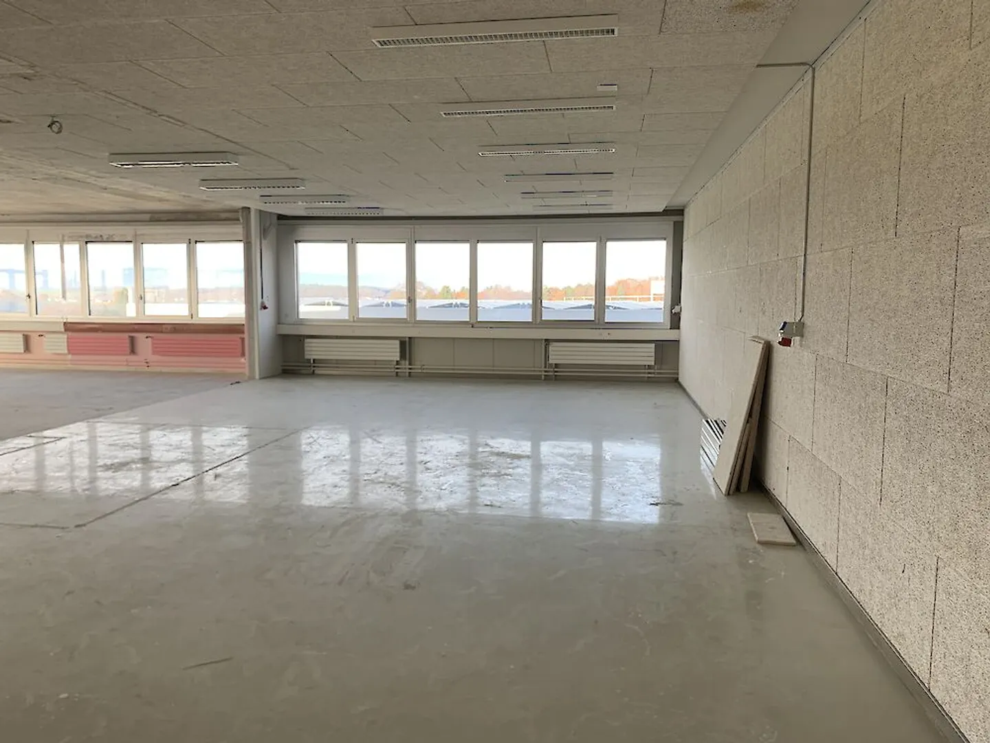 Geräumiges und helles Lokal an der Warpelstrasse in Düdingen - Foto 5 von 13