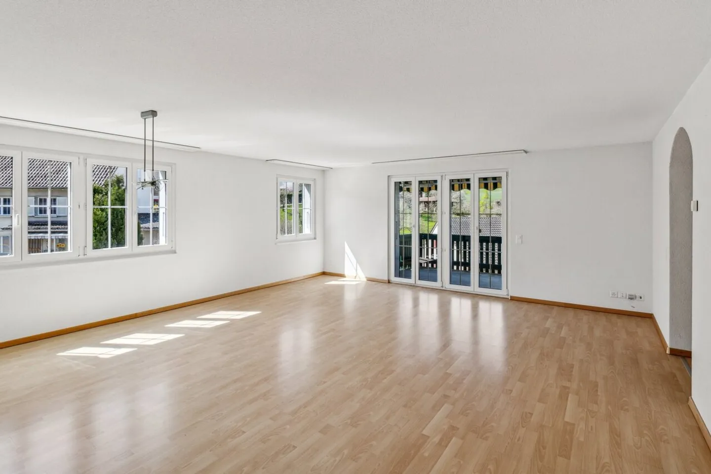 Maison attrayante à deux familles avec beaucoup d'espace - Photo 3 sur 13