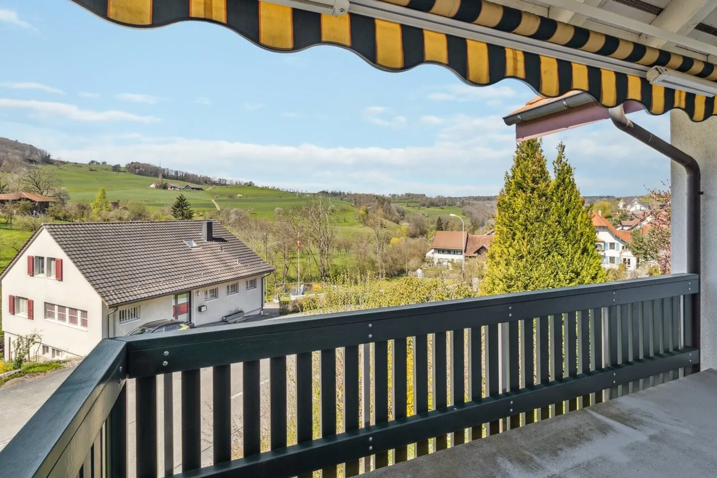 Maison attrayante à deux familles avec beaucoup d'espace - Photo 4 sur 13