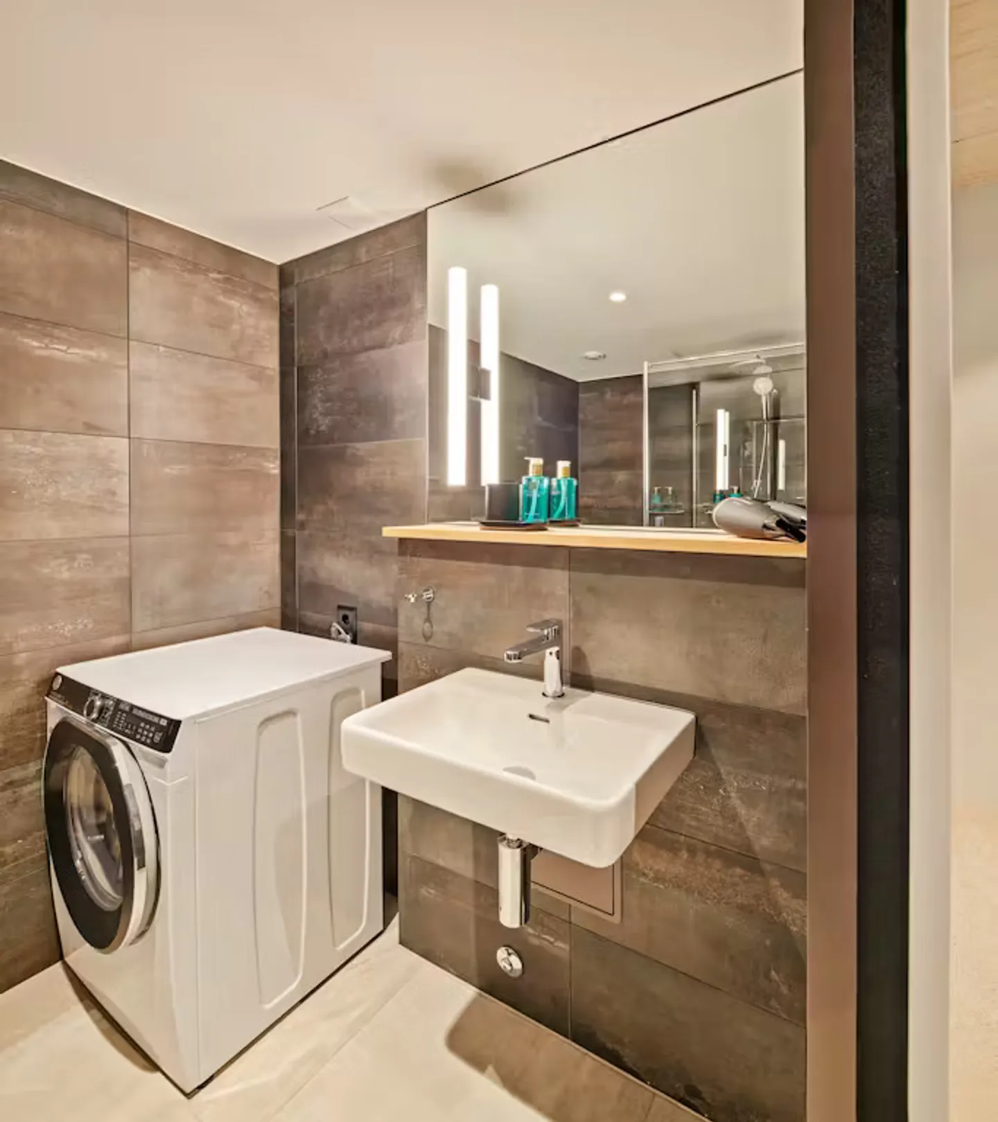 Charming Chalet Retreat - Photo 6 of 8