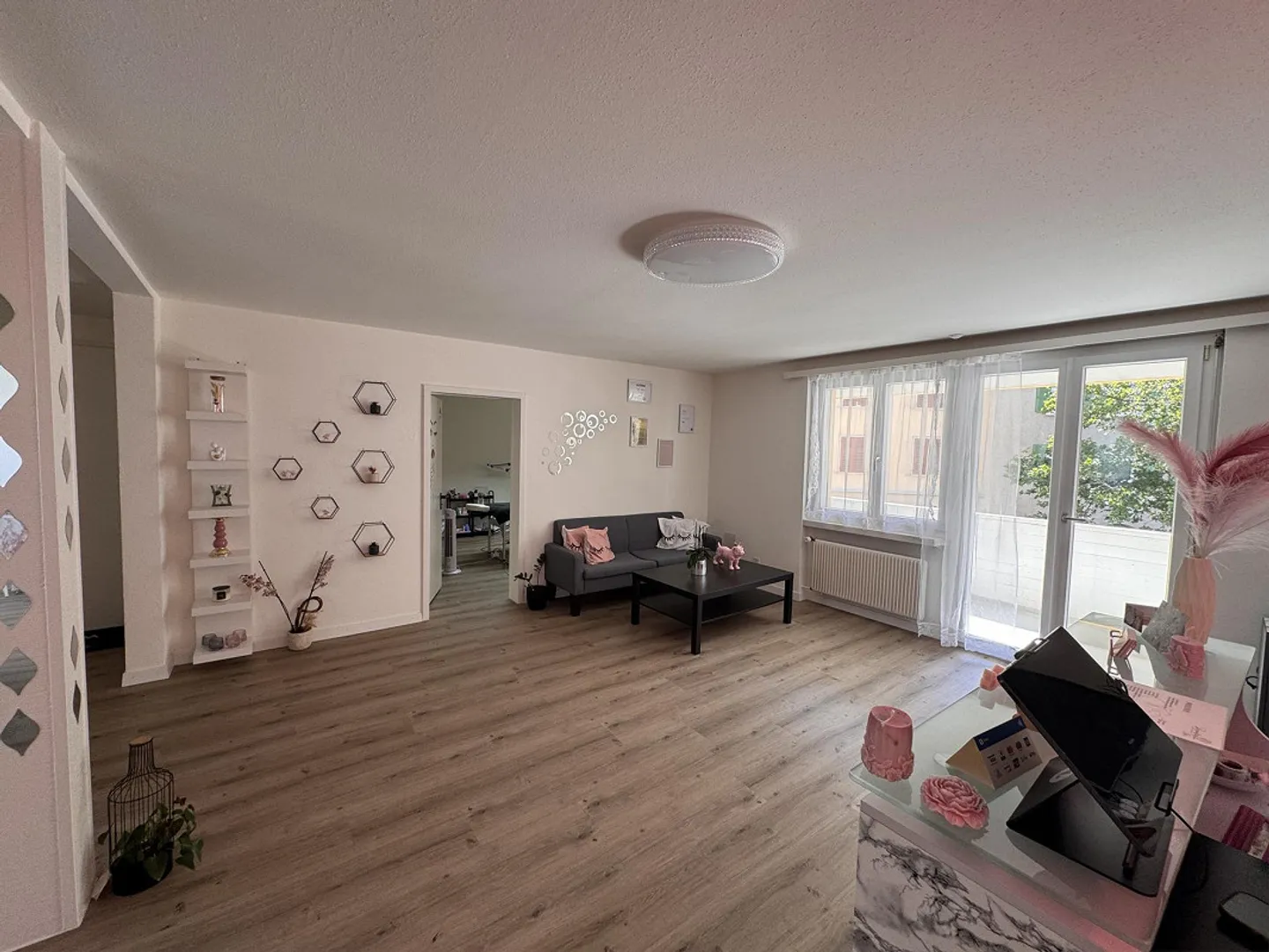 Office for rent in the city center - Photo 3 of 12