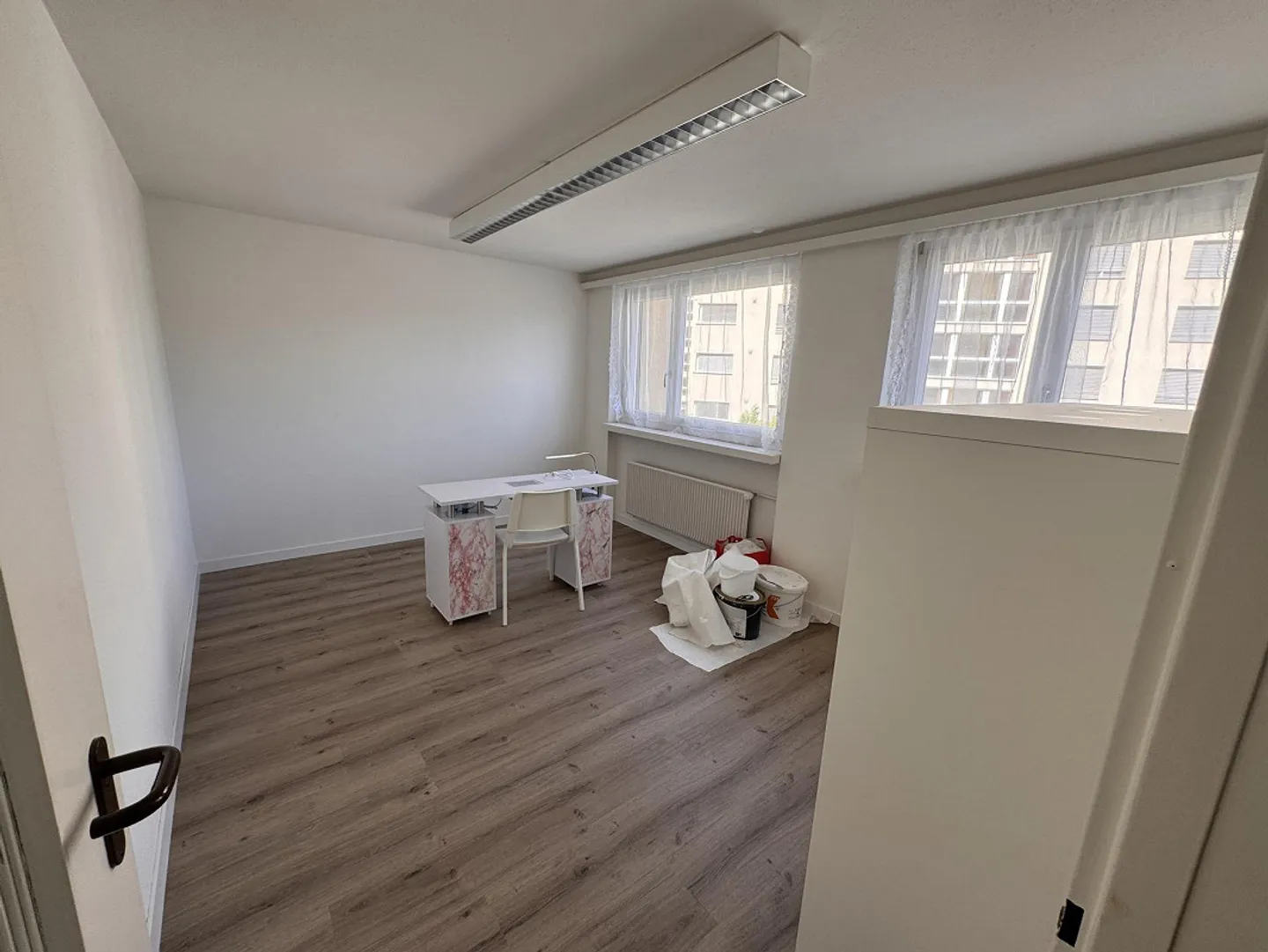 Office for rent in the city center - Photo 9 of 12