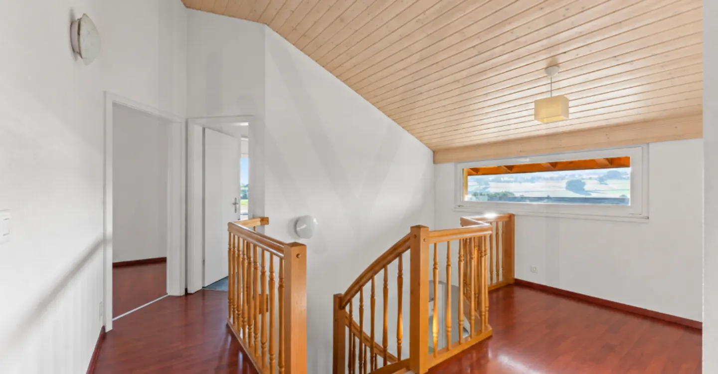 Einfamilienhaus mit Werkstatt-Garage und großem Grundstück - Foto 3 von 11