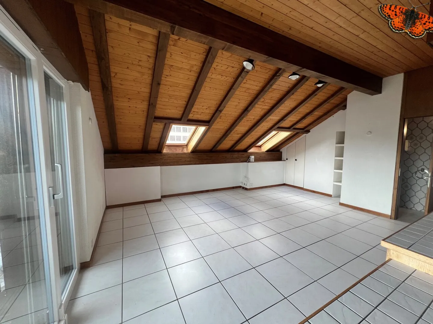 PROPRIETÀ UNICA - 5 STANZE A CHÂTEL-ST-DENIS! - Foto 6 di 27