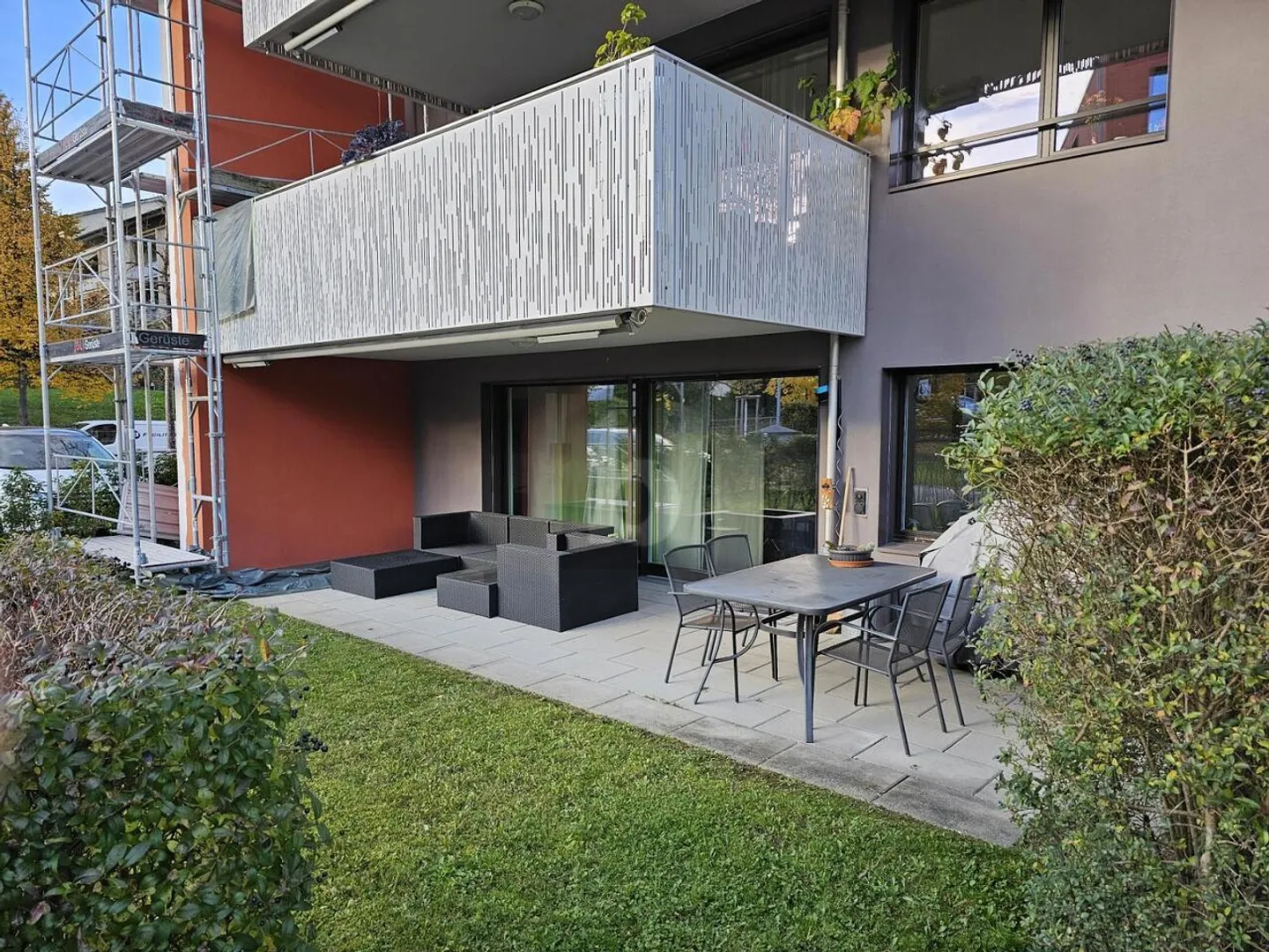 HOCHWERTIG UND STYLISCH MIT SONNIGEM SITZPLATZ! - Foto 1 von 3