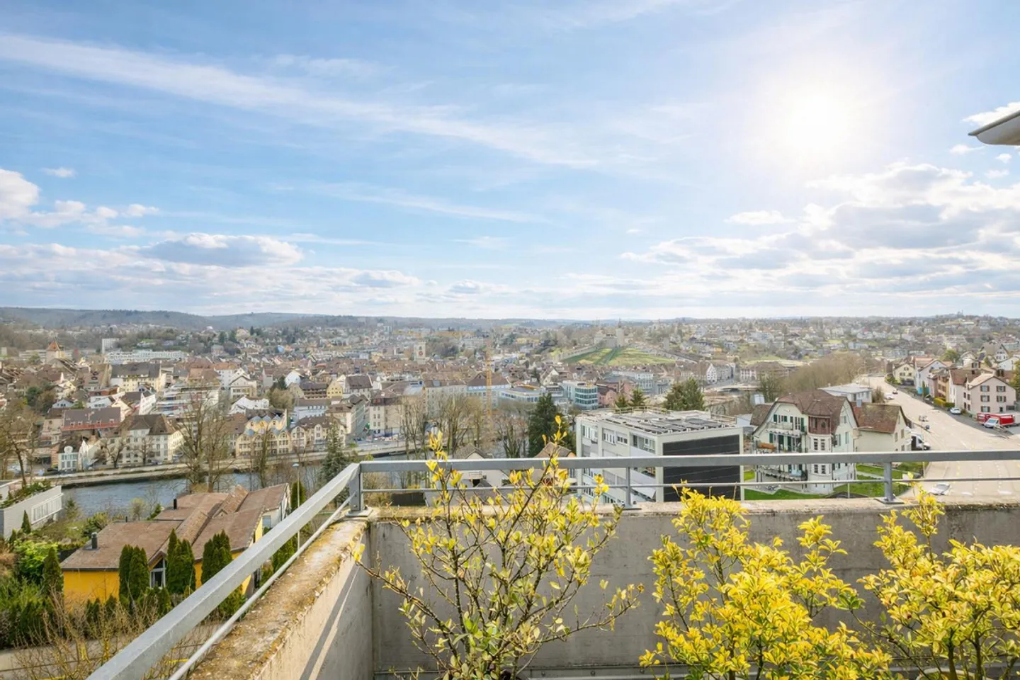 Helle Attika-Wohnung mit Stadtblick - Foto 1 von 14