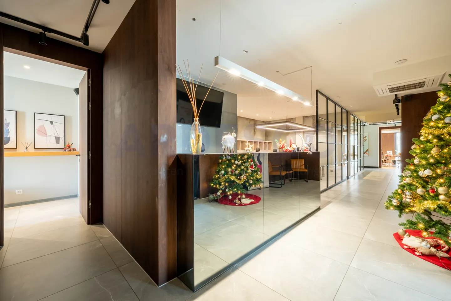 Conception d'un emplacement d'entreprise moderne - Photo 1 sur 9