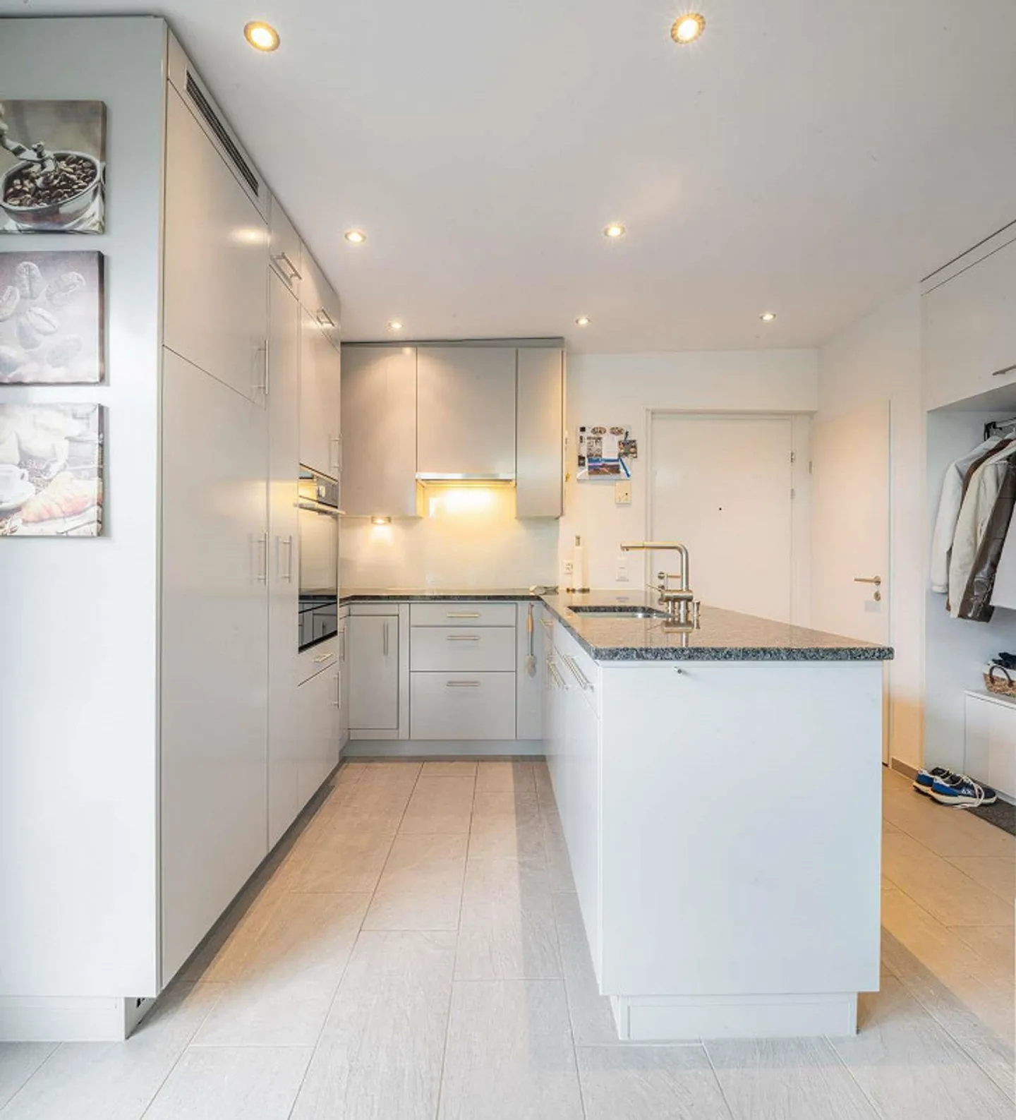 Helle Attika-Wohnung mit Stadtblick - Foto 3 von 14