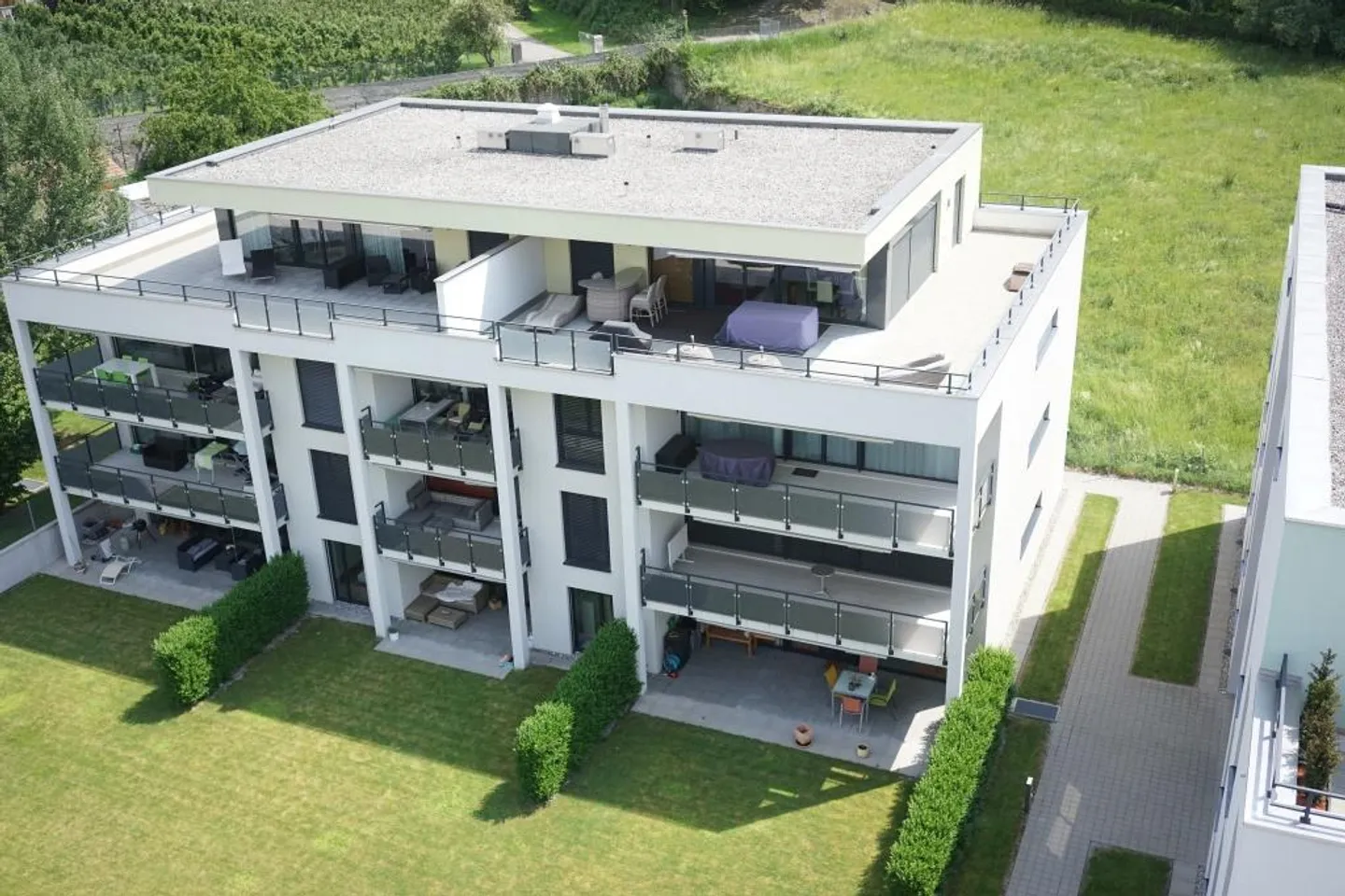 Schöne 3.5-Zi-Parterre-Wohnung in der Bündner Herrschaft - Foto 1 von 9