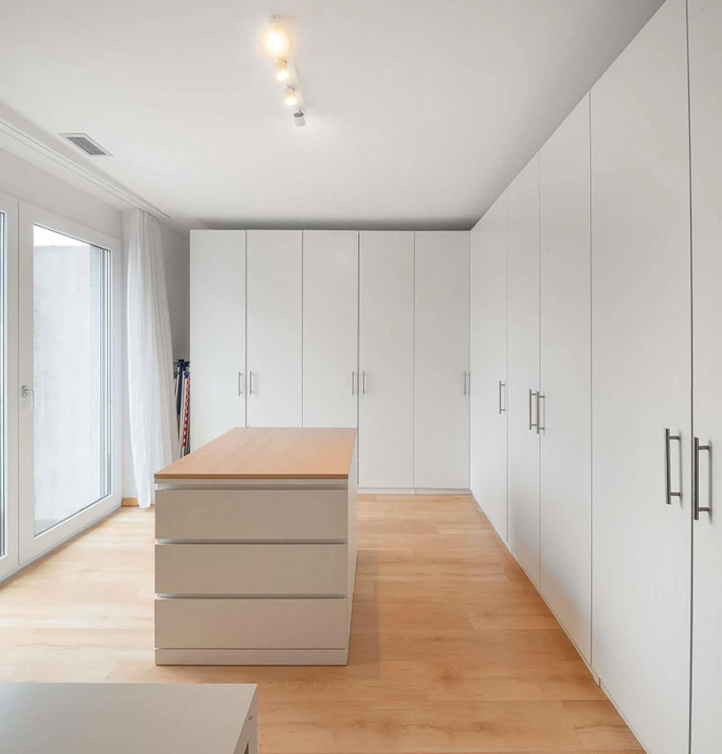 Helle Attika-Wohnung mit Stadtblick - Foto 7 von 14