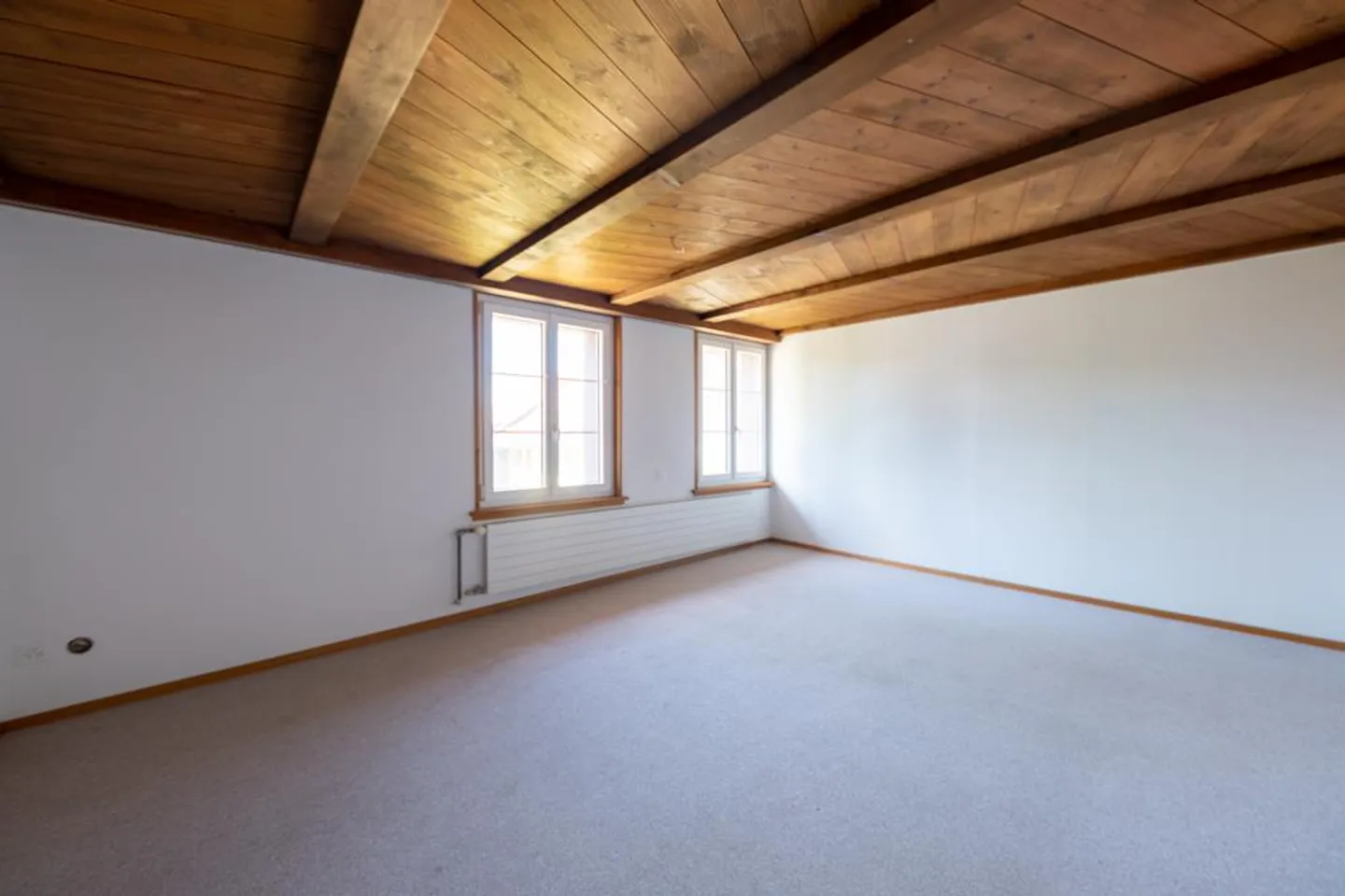Timber House with Generous Plot - Expansion and New Construction Potential - Photo 4 of 9