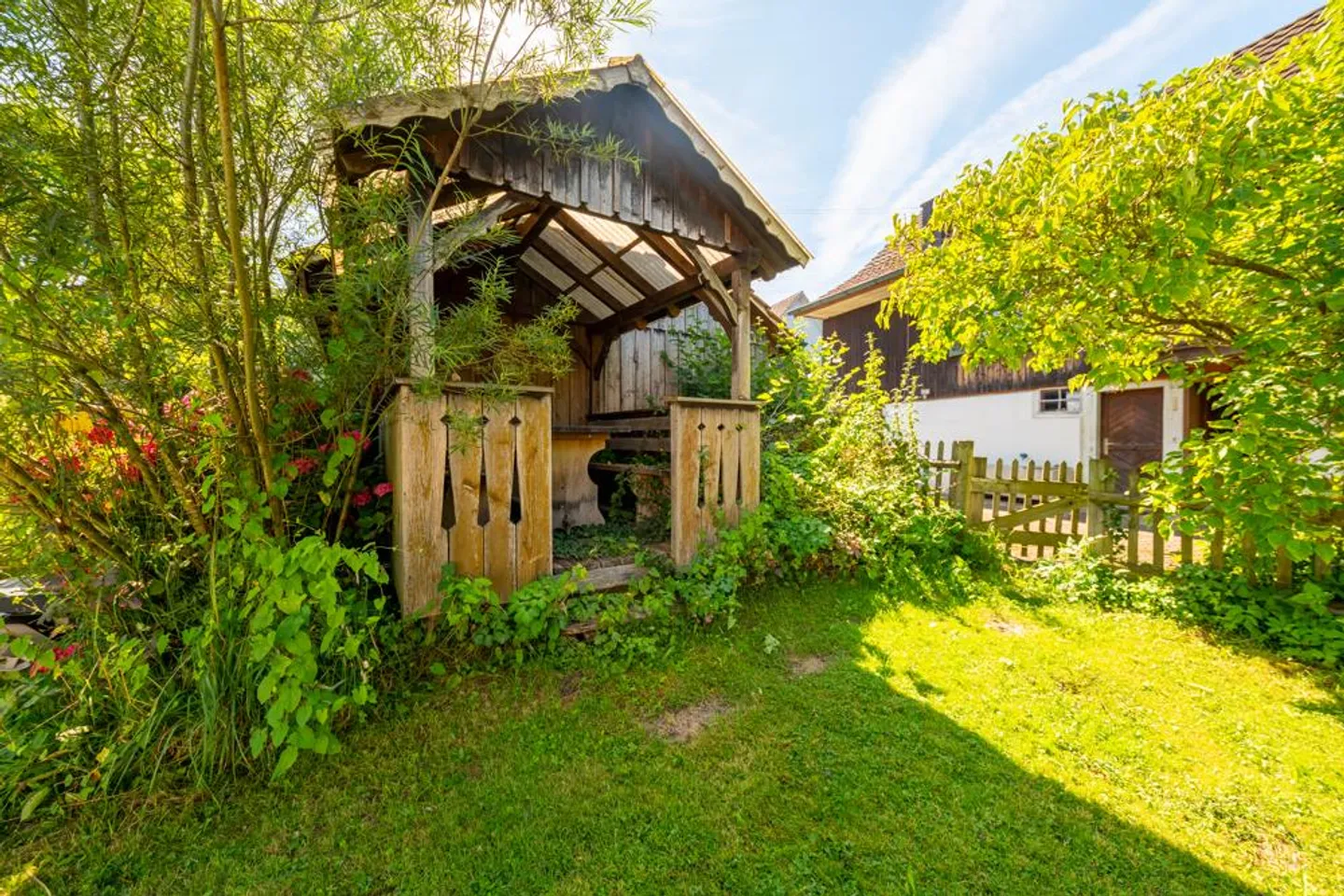 Timber House with Generous Plot - Expansion and New Construction Potential - Photo 7 of 9