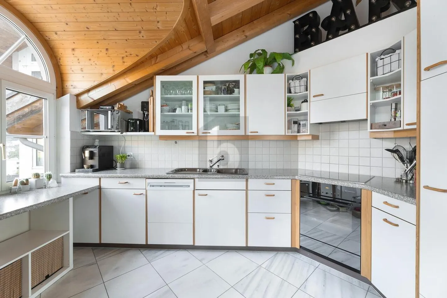 LIGHT-FLOODED WITH INCREDIBLE VIEW - Photo 3 of 6