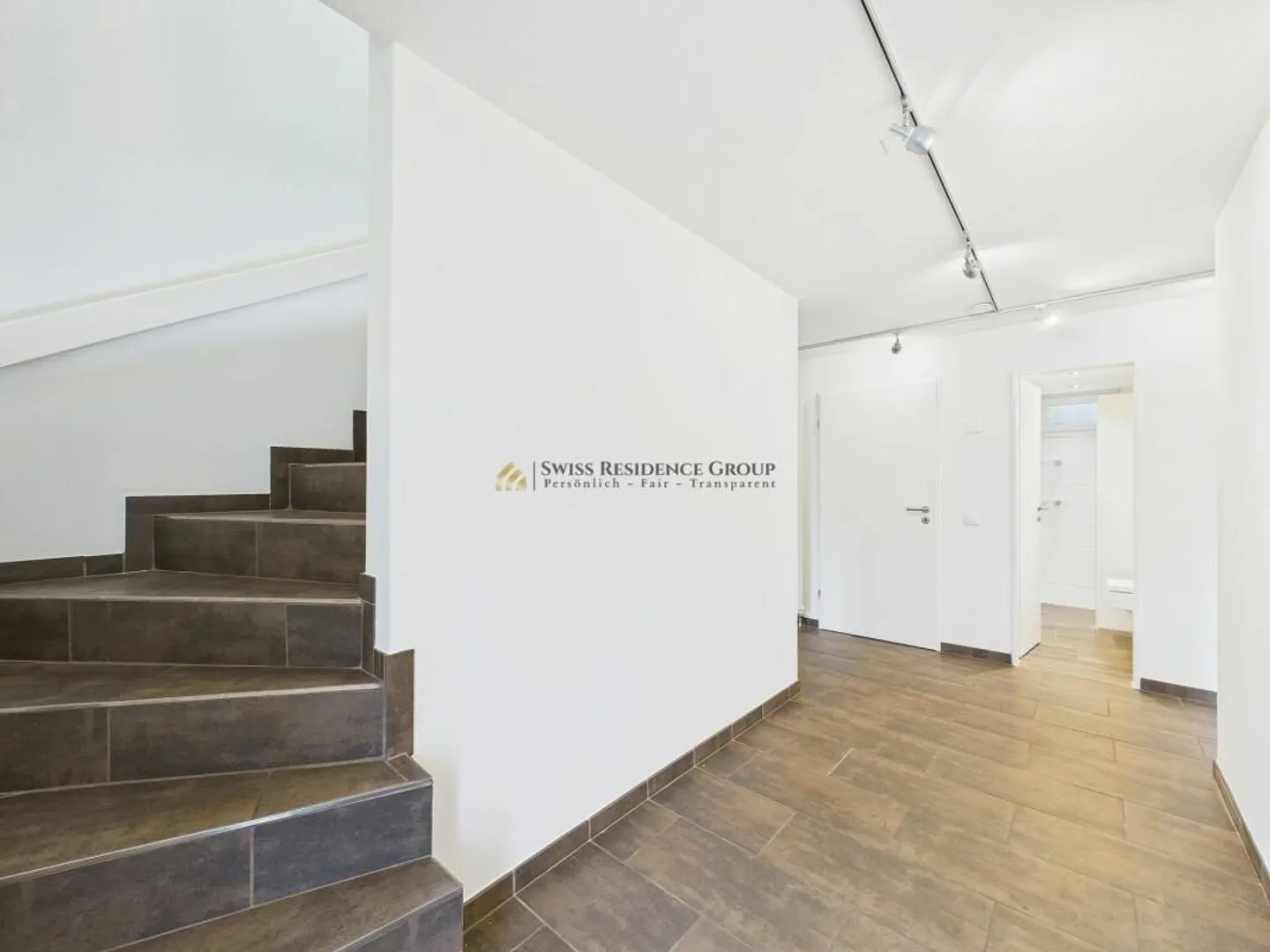 Attraktives Einfamilienhaus im Grünen mit bester Anbindung - Foto 11 von 15