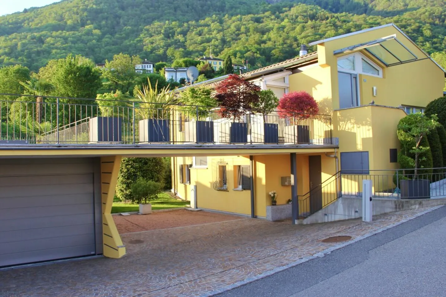 Villa in posizione soleggiata tutto l'anno con casa per gli ospiti separata e bellissimo terreno - in ottime condizioni! - Foto 3 di 56