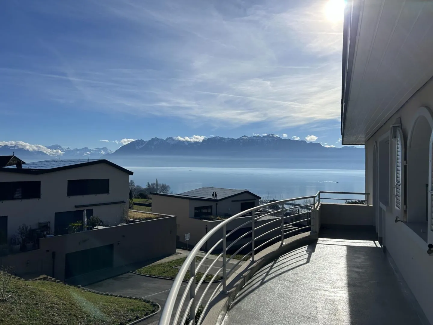 Charmante Wohnung mit Seeblick - Foto 1 von 11