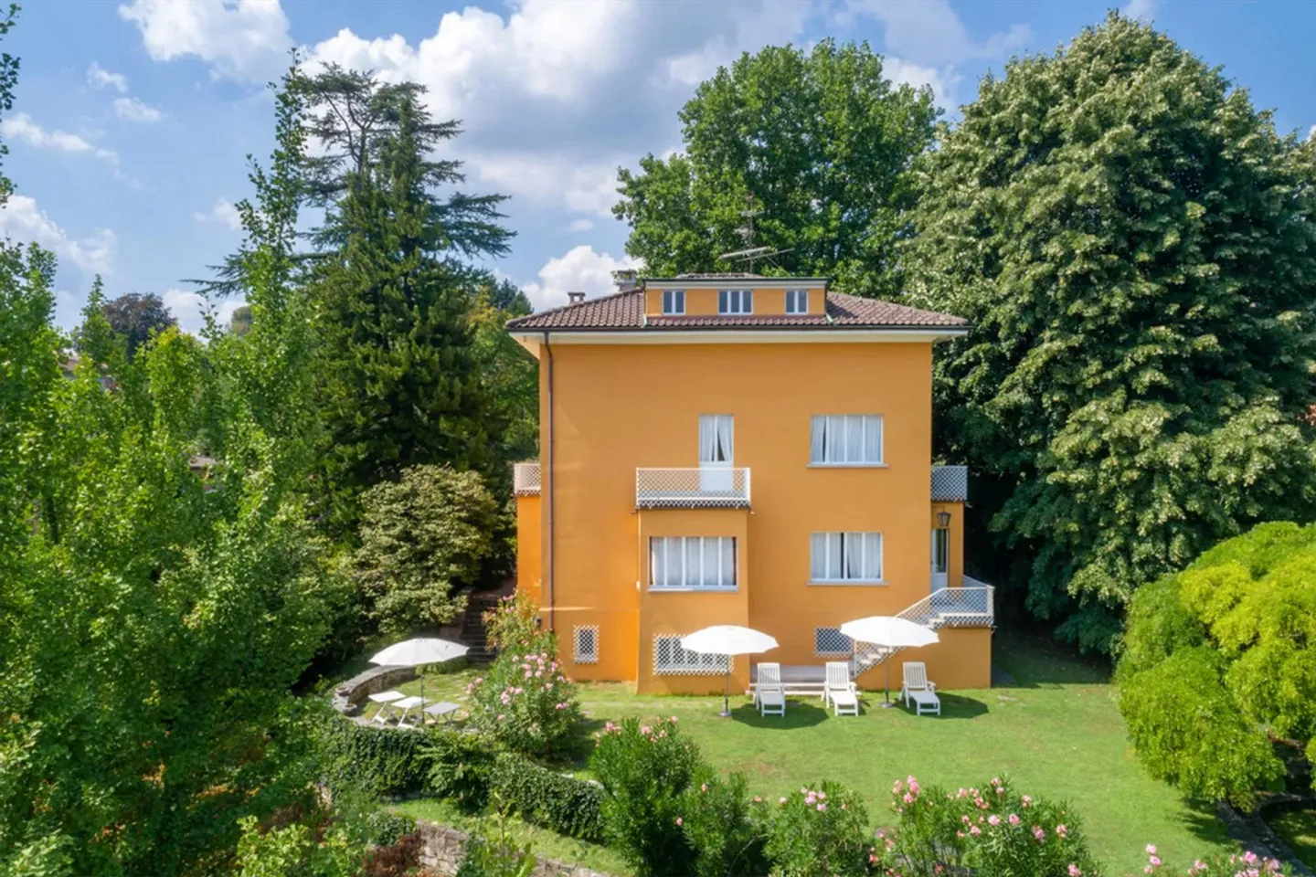 Noble villa - Collina d'Oro - Photo 4 of 11
