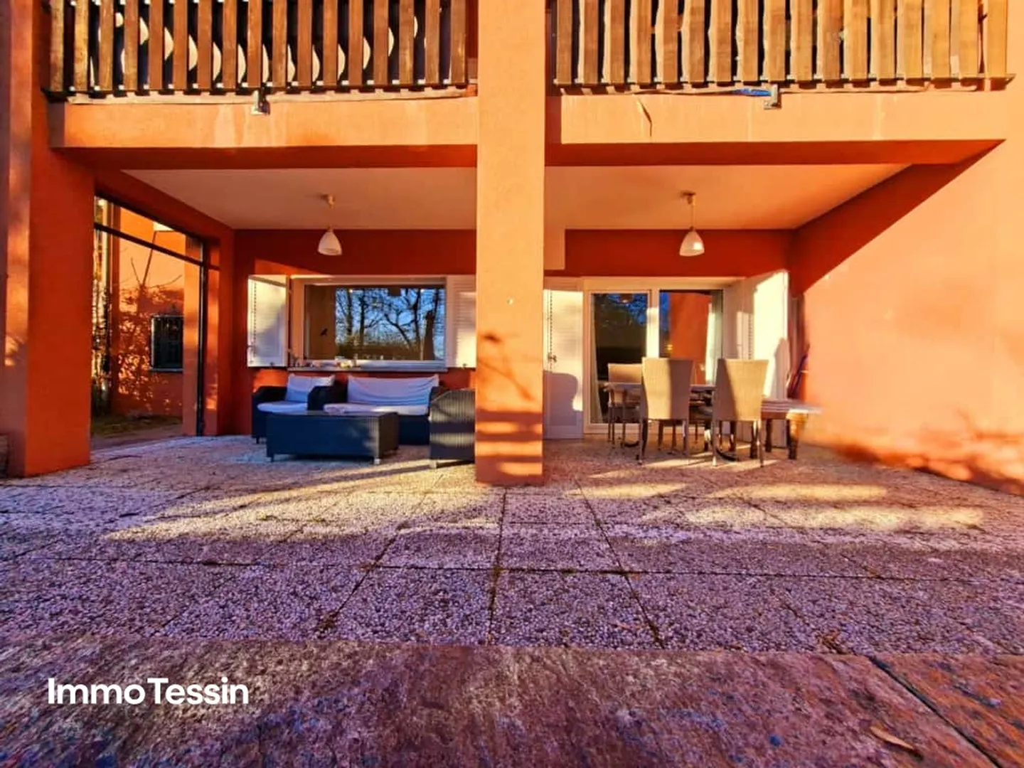 Locarno Monti: Grande appartamento al piano terra in posizione privilegiata con giardino privato di 400 m2 - Foto 4 di 13