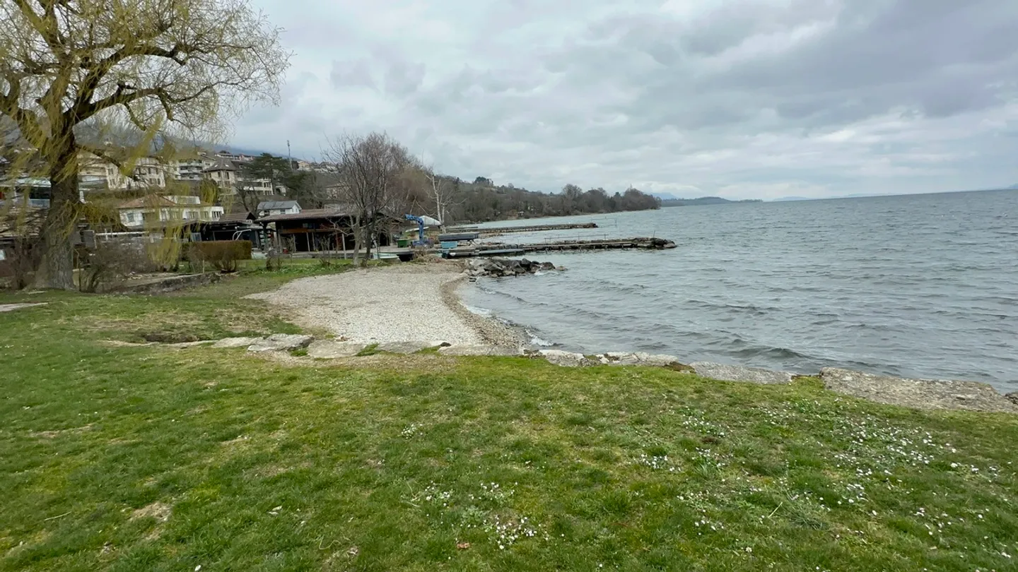 Rental building by the lake in Gorgier - Photo 2 of 2