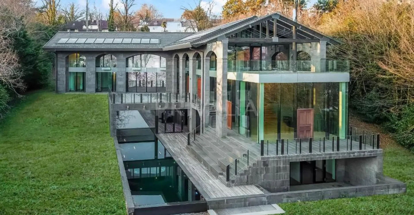Exceptional contemporary property with private access to the lake - Photo 1 of 6