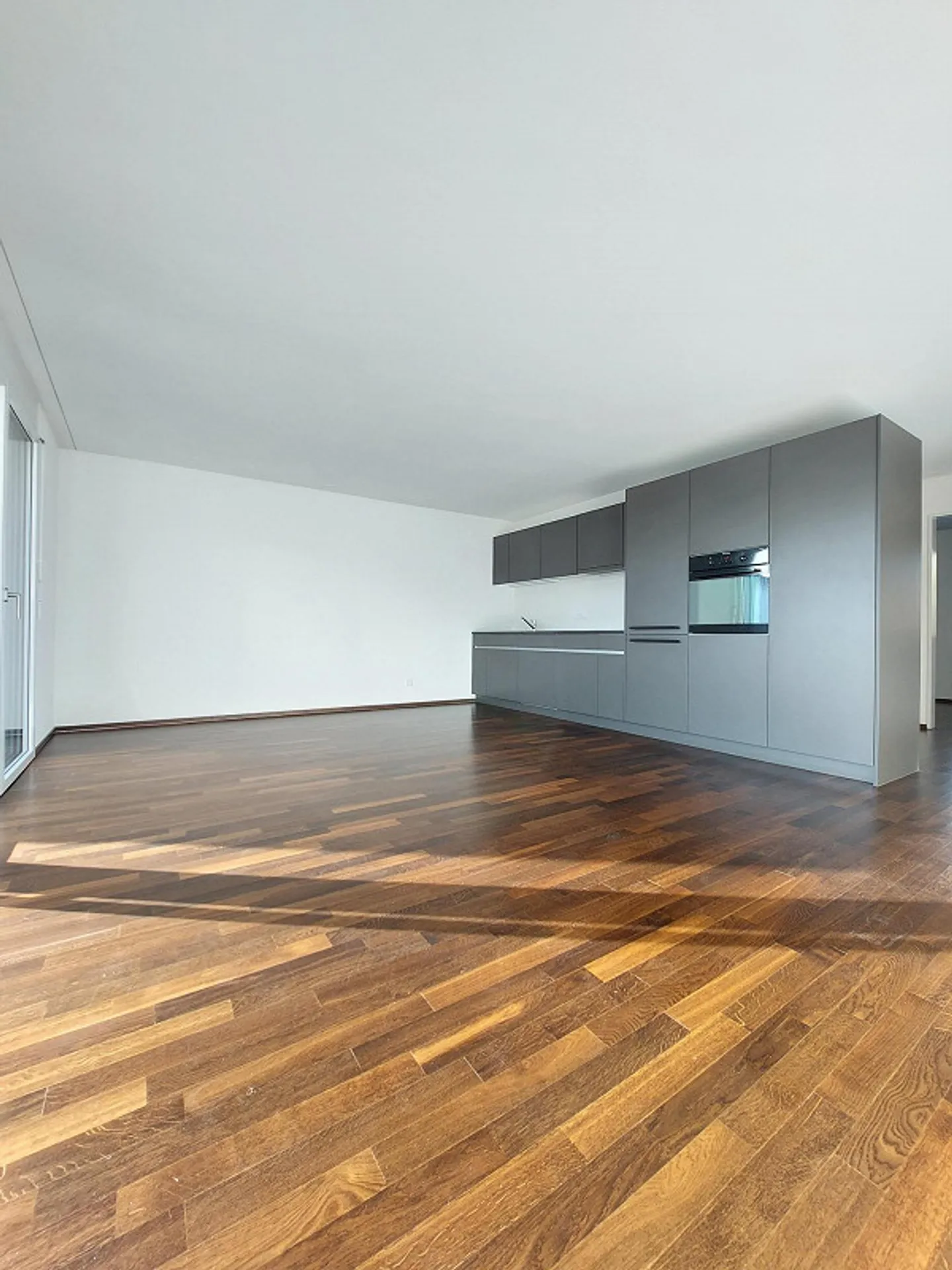 Stylish living in the best location in Solothurn - Photo 2 of 5