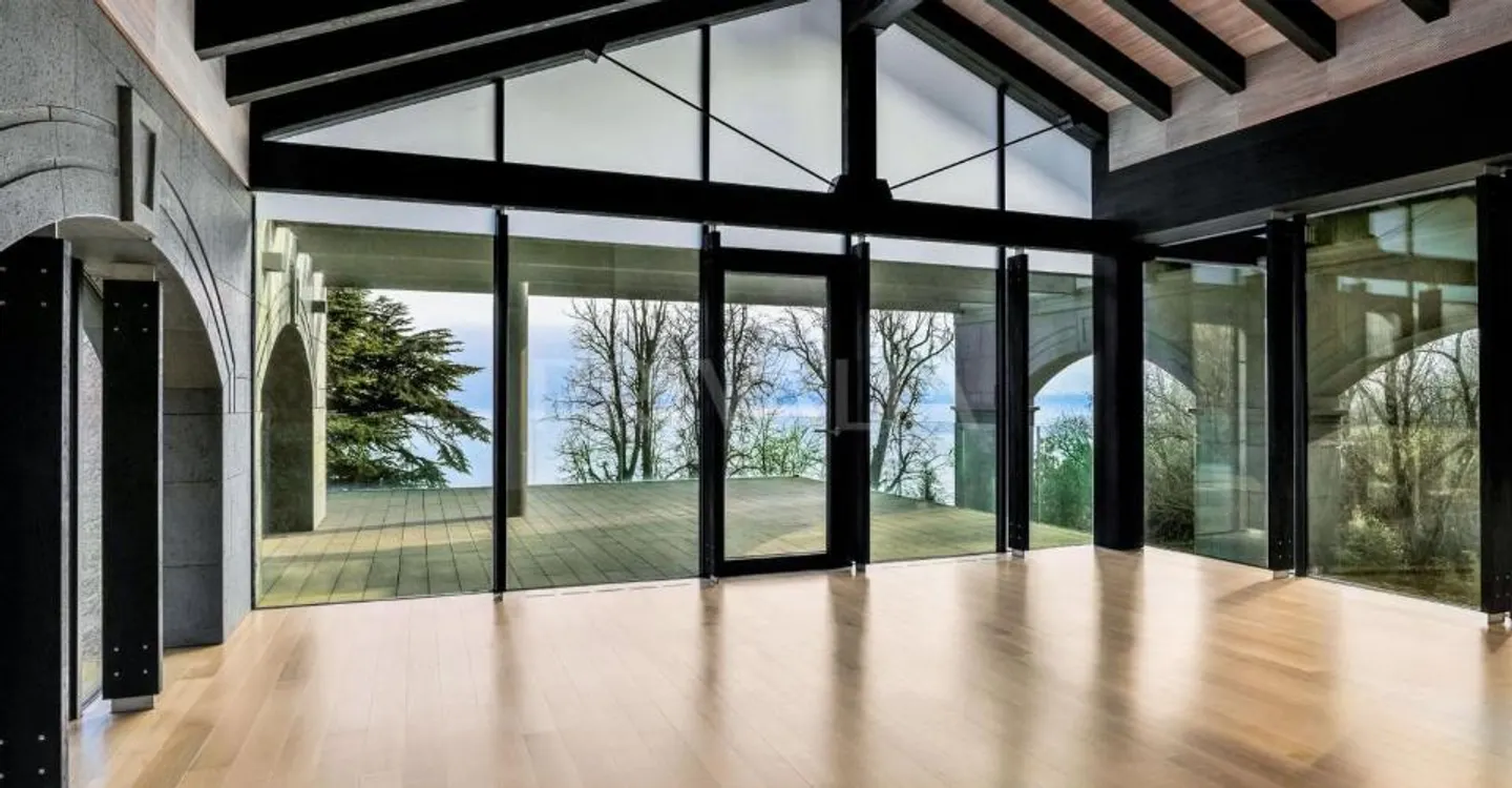 Exceptional contemporary property with private access to the lake - Photo 2 of 6