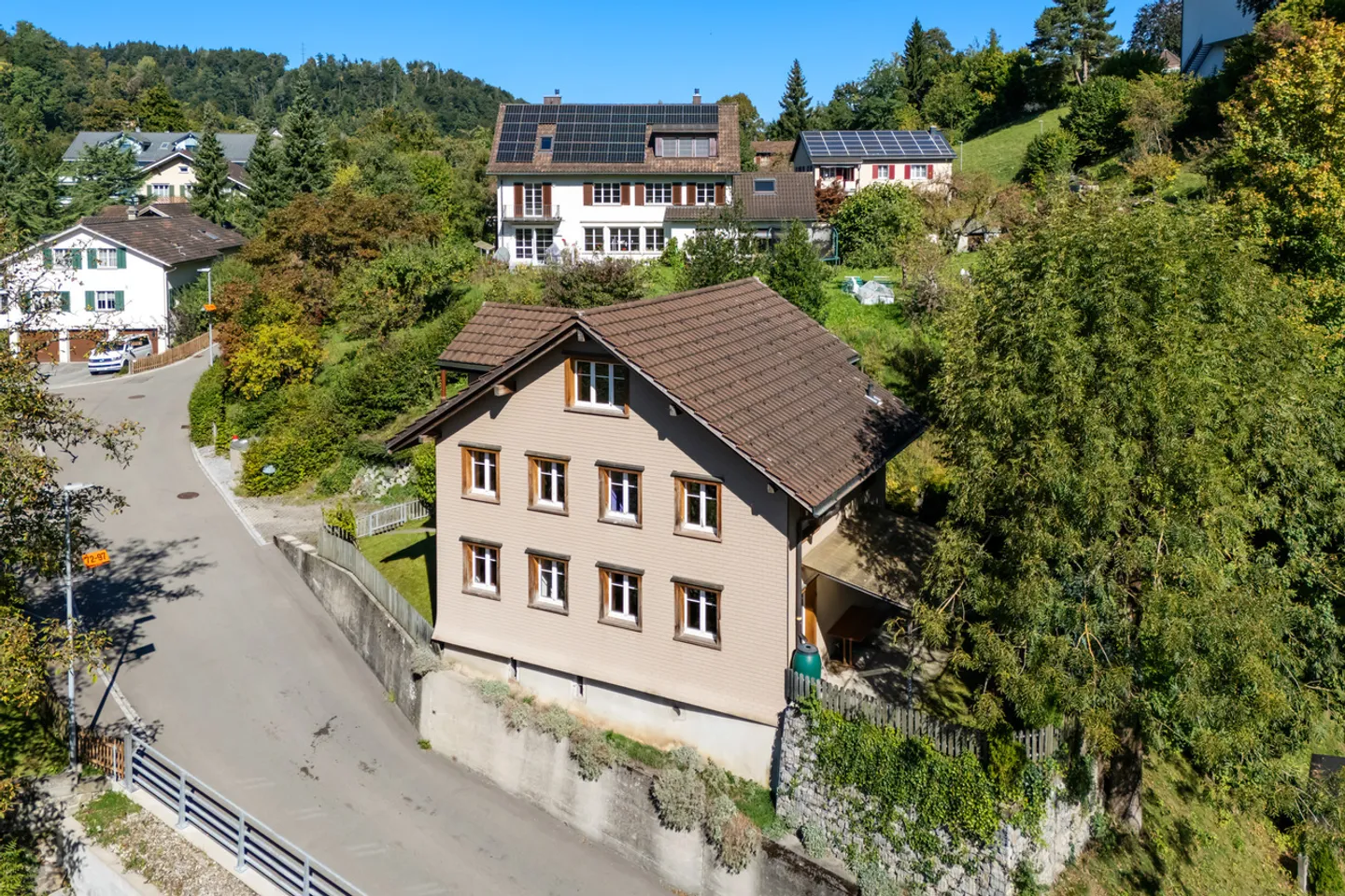 Einfamilienhaus neugestalten, Familienleben entfalten - Foto 1 von 8