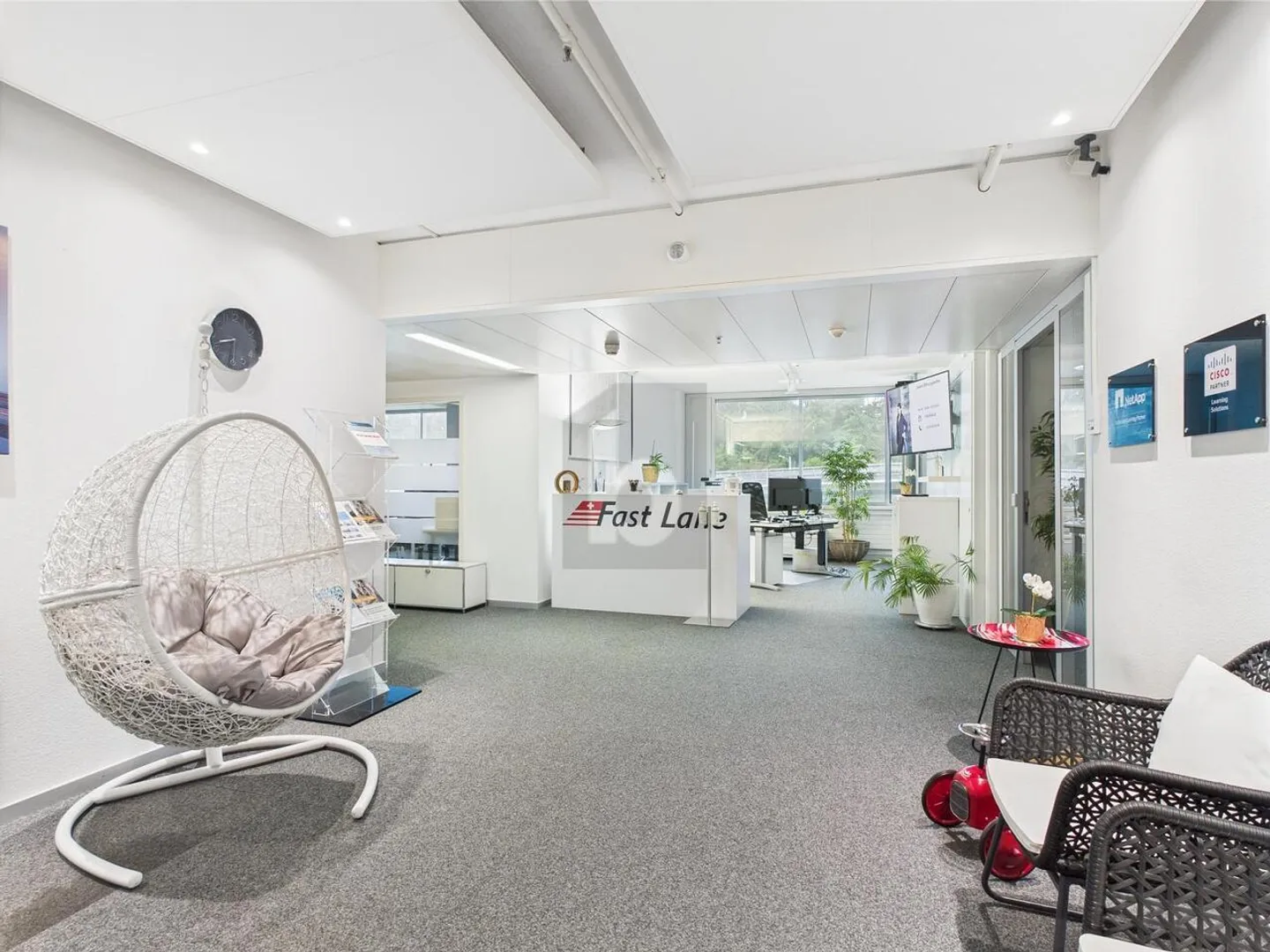 MODERN AND TOP LOCATION - Photo 3 of 6