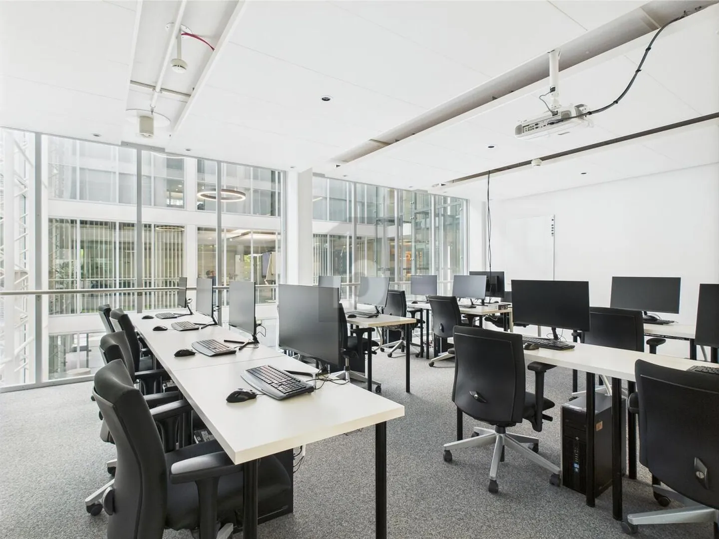 MODERN AND TOP LOCATION - Photo 4 of 6