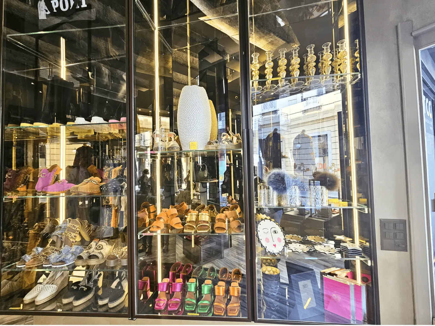 POSIZIONE CENTRALE E ELEGANZA NEL CUORE DELLA CITTÀ, SUCCESSO GARANTITO - Foto 10 di 10