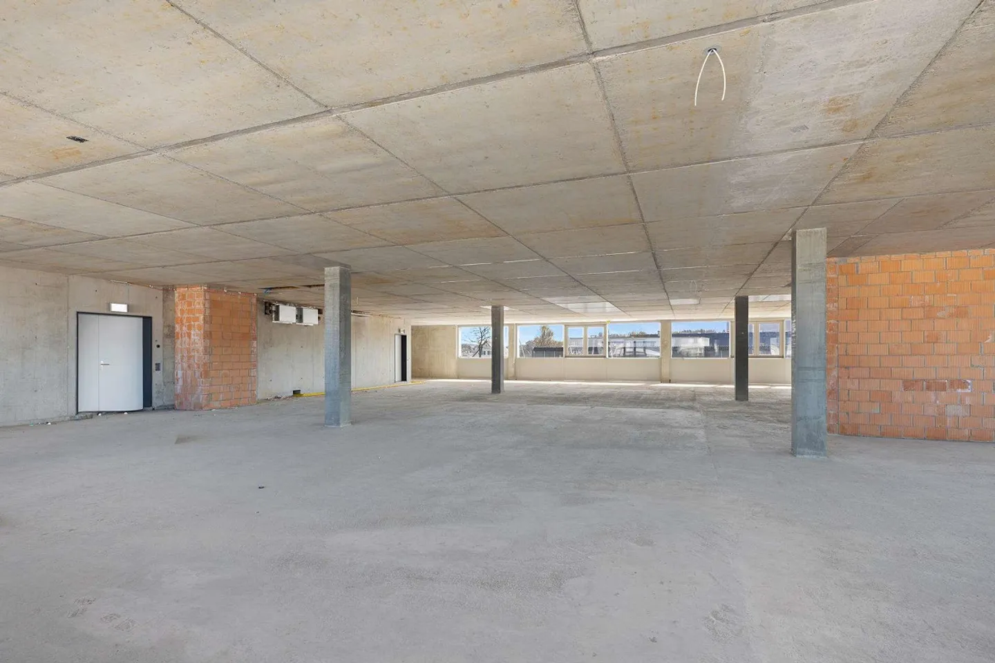 Espaces commerciaux attrayants dans le parc sud moderne de Niederglatt - Photo 6 sur 15