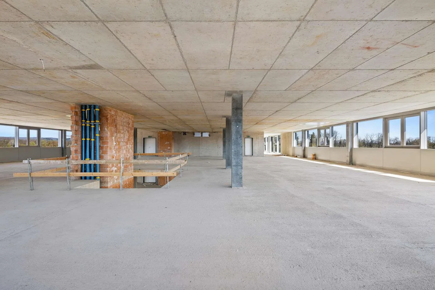 Espaces commerciaux attrayants dans le parc sud moderne de Niederglatt - Photo 7 sur 15