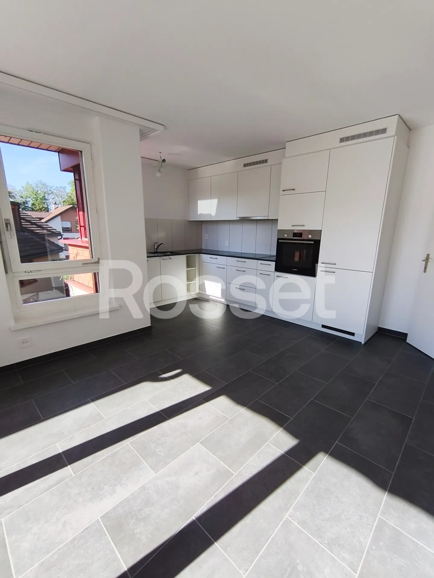Beautiful renovated 4.5-room apartment on the 2nd floor - Photo 3 of 10