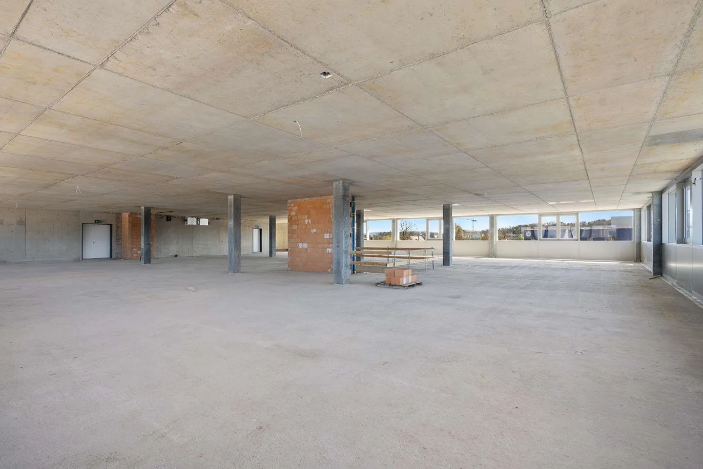 Espaces commerciaux attrayants dans le parc sud moderne de Niederglatt - Photo 8 sur 15