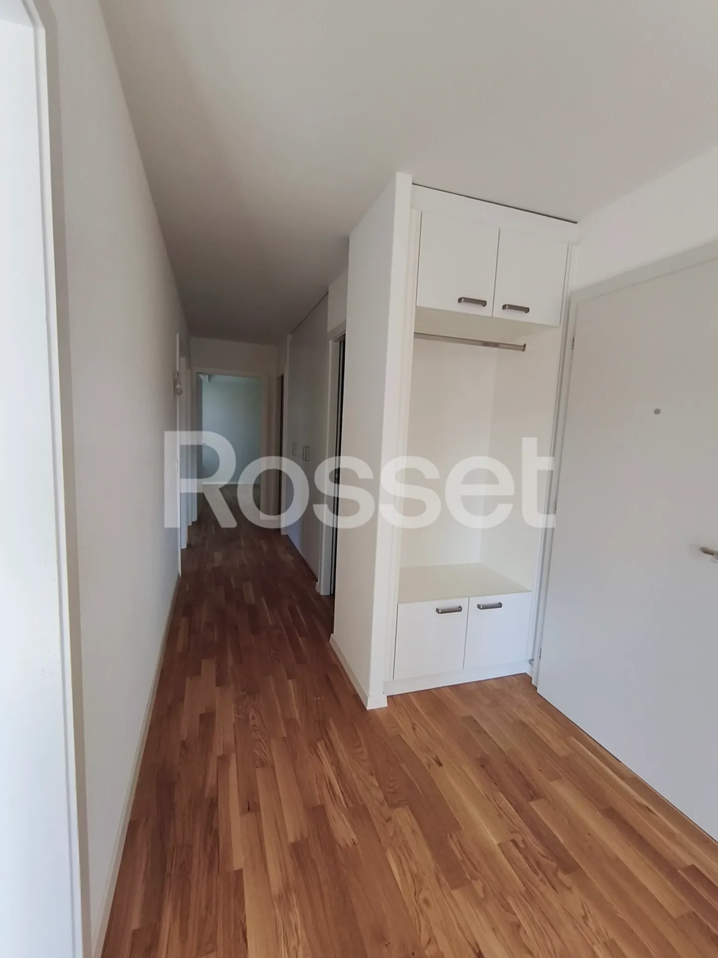 Beautiful renovated 4.5-room apartment on the 2nd floor - Photo 7 of 10