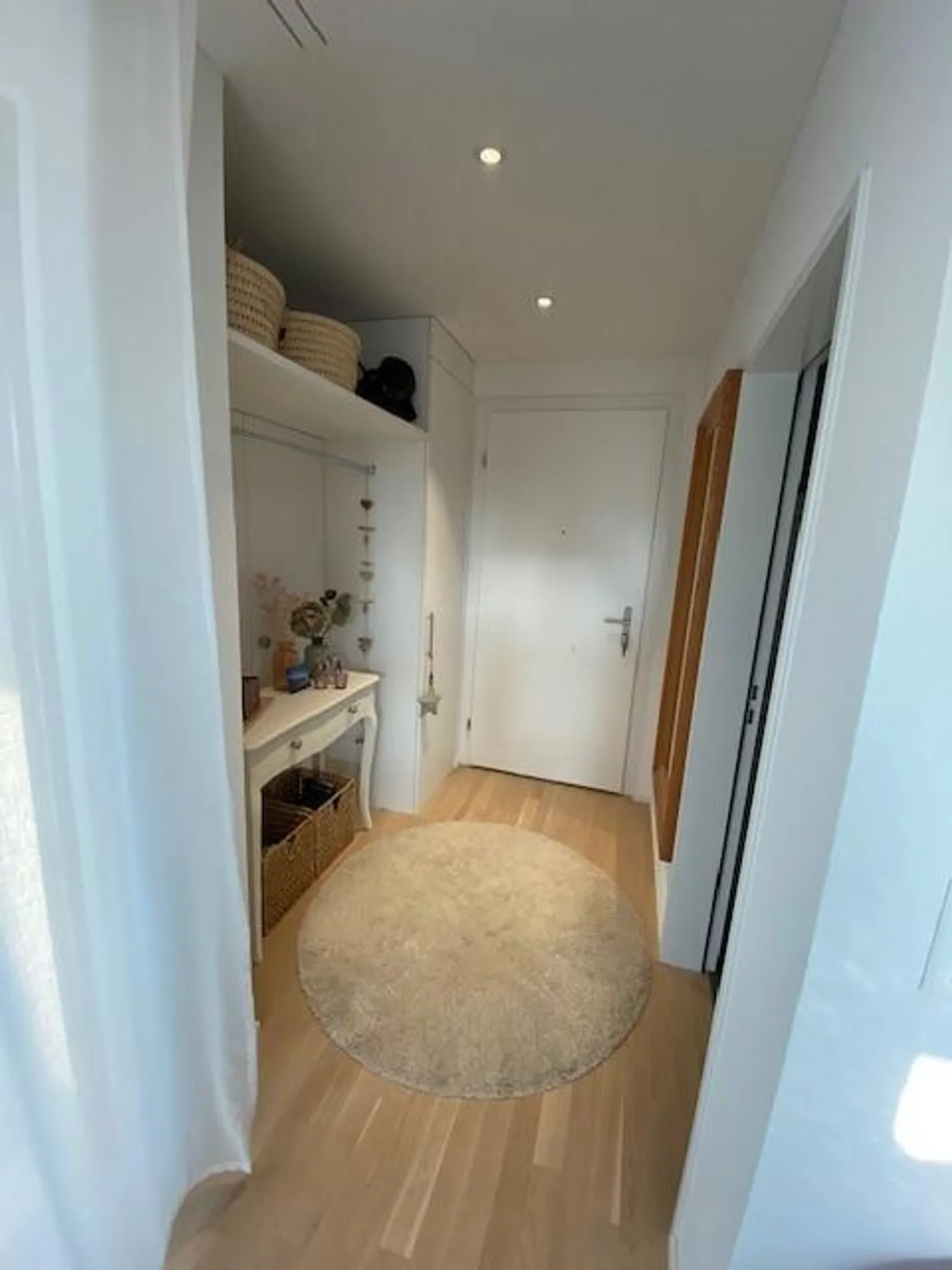 Moderno appartamento di 2,5 stanze in un quartiere centrale a Bülach - Foto 2 di 7