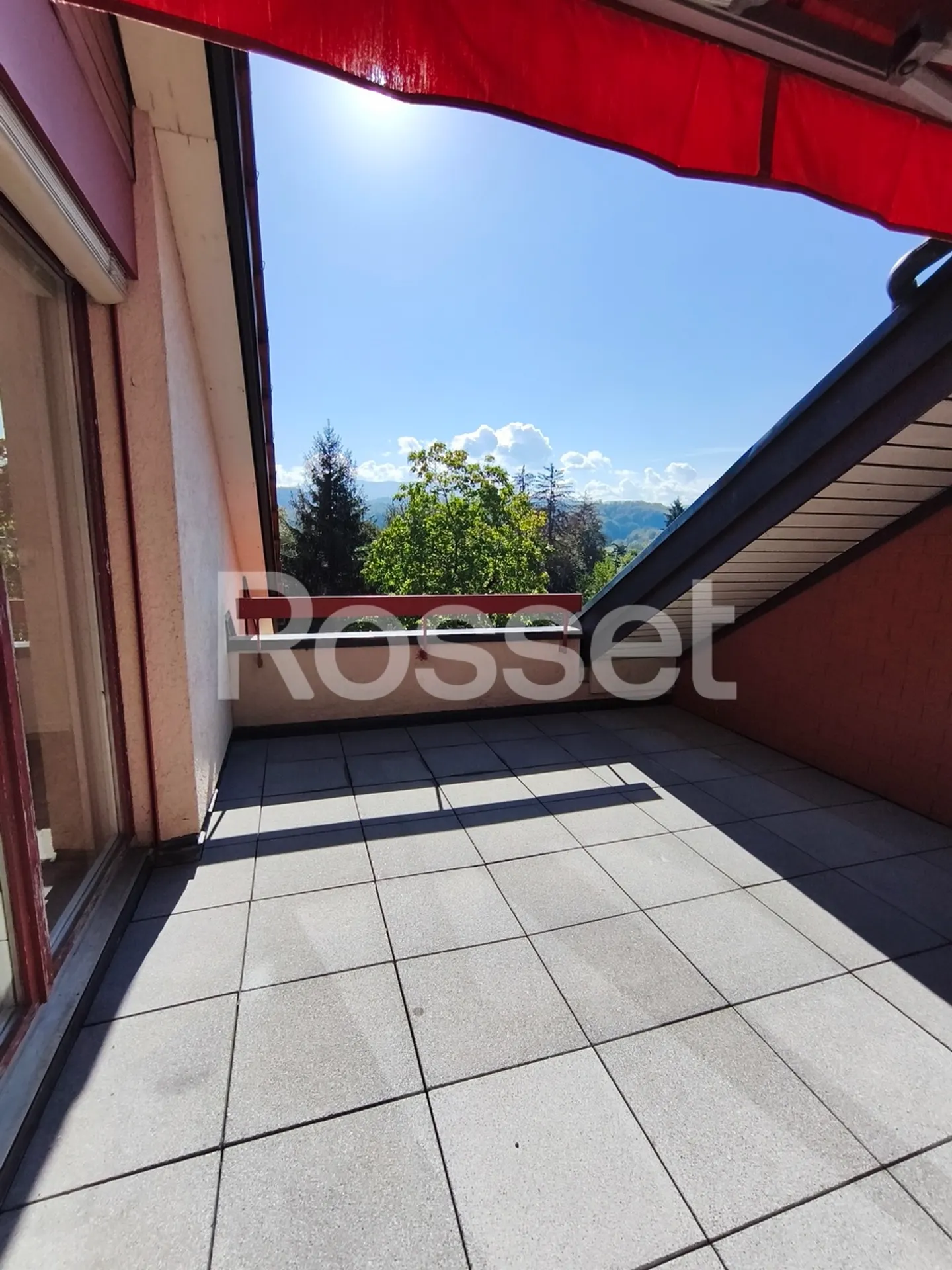 Beautiful renovated 4.5-room apartment on the 2nd floor - Photo 10 of 10