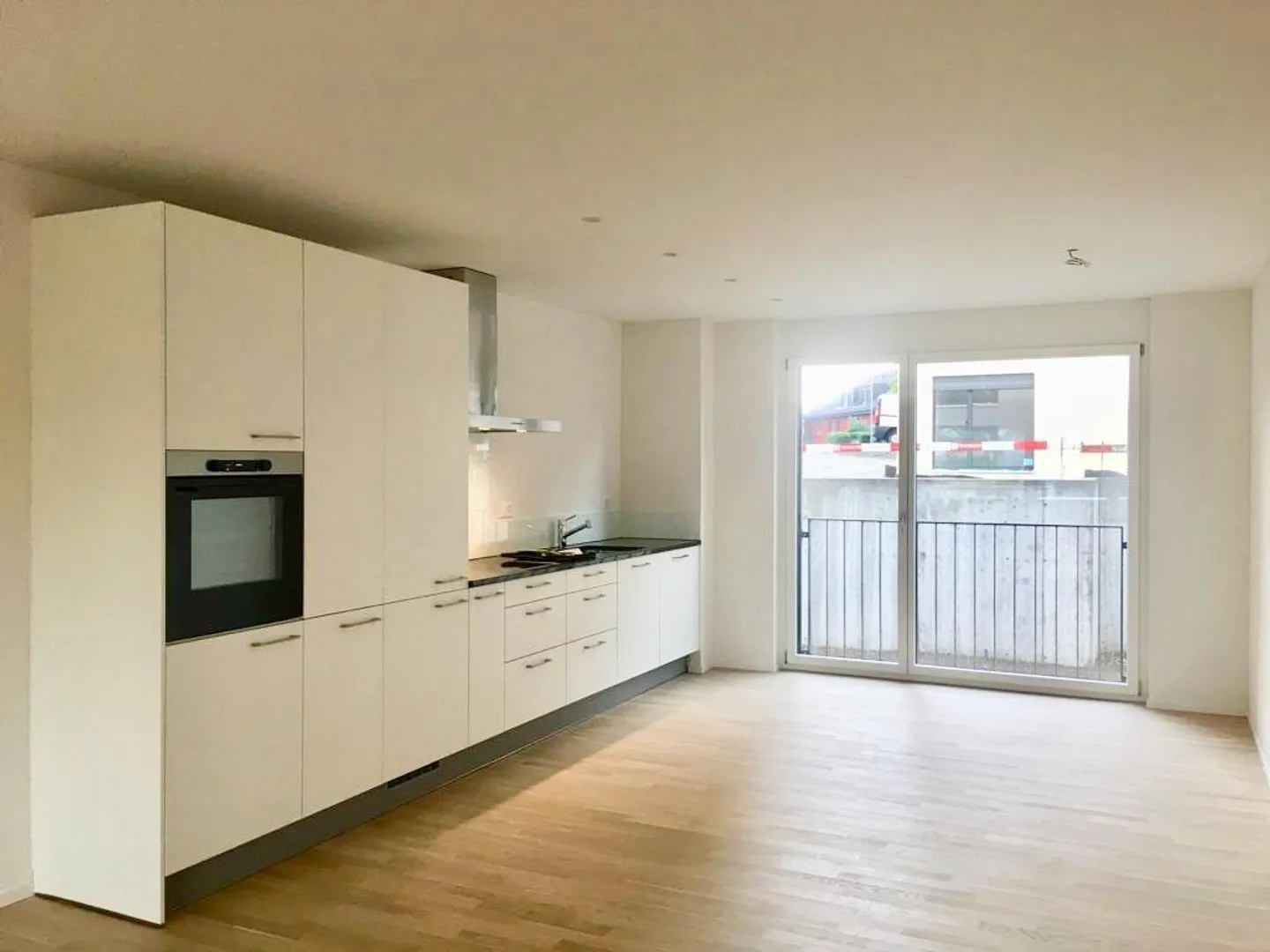 Moderno appartamento di 2,5 stanze in un quartiere centrale a Bülach - Foto 4 di 7