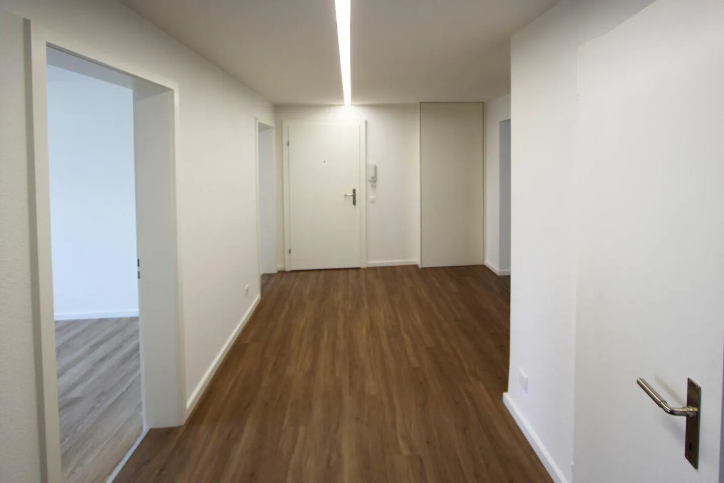 Bright 4.5-room apartment with large balcony - Photo 4 of 13
